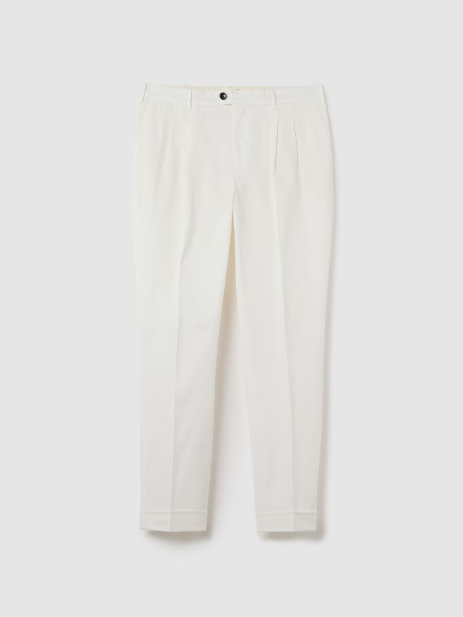 Men’s trousers in white stretch cotton with carrot fit_4
