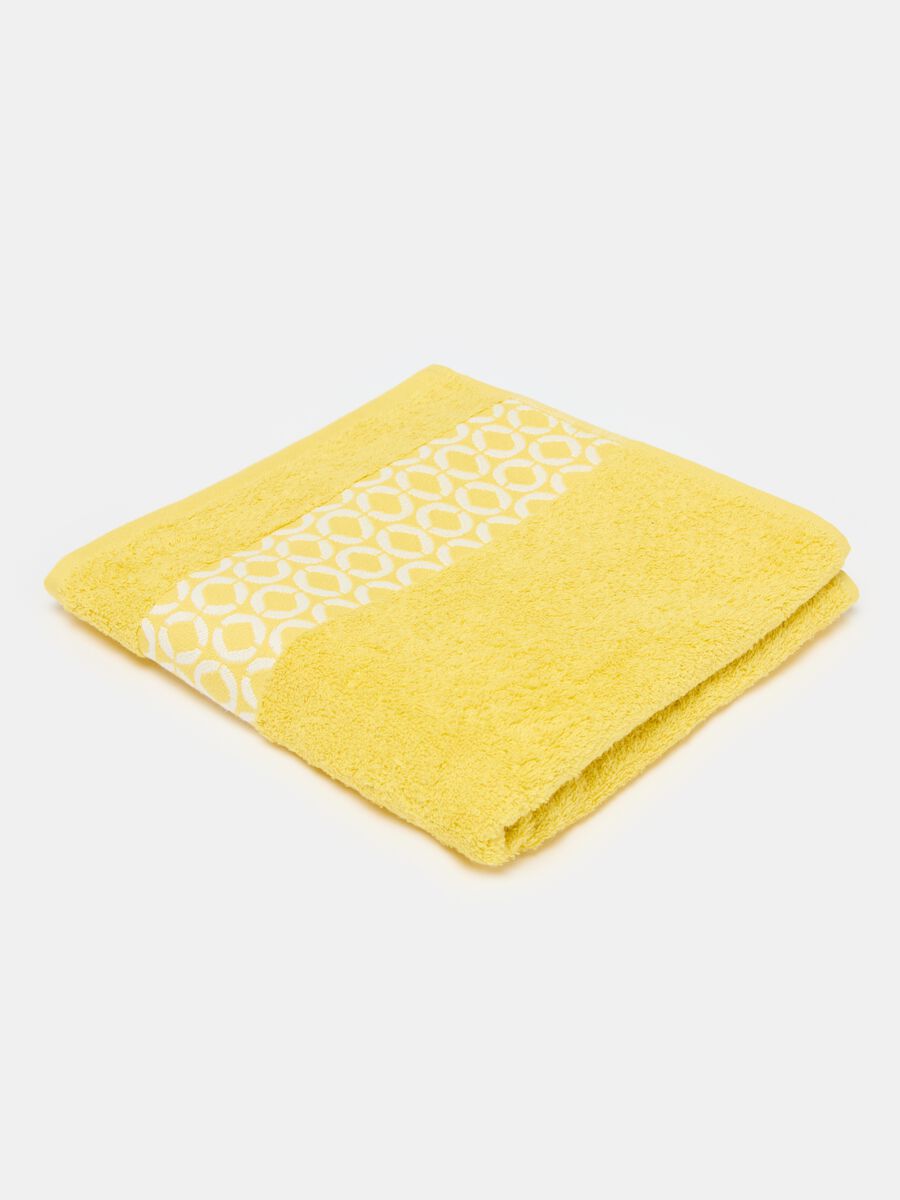 Face towel with dots patterned trim_0
