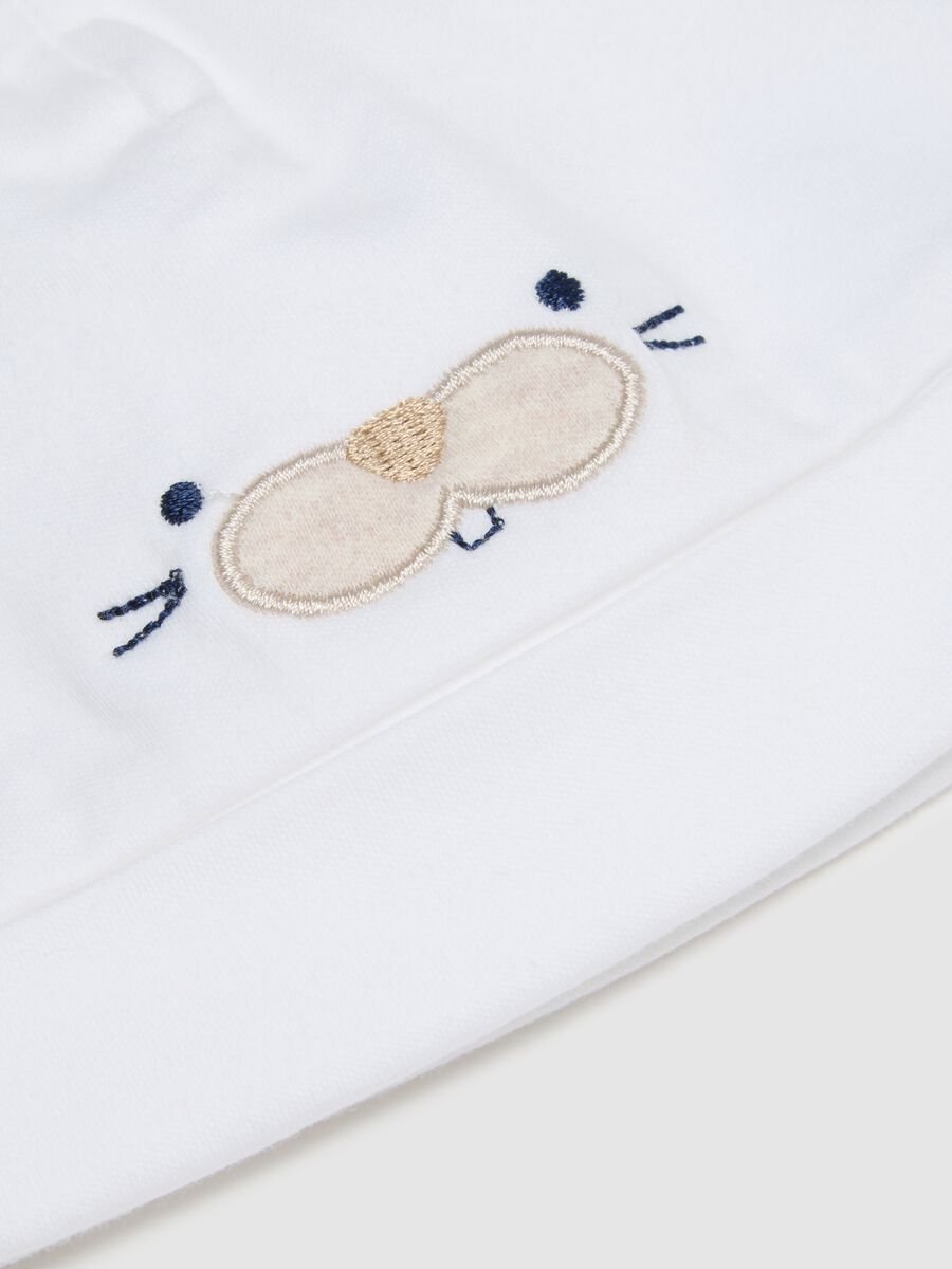 White cotton baby hat and shoe set with embroidery_1