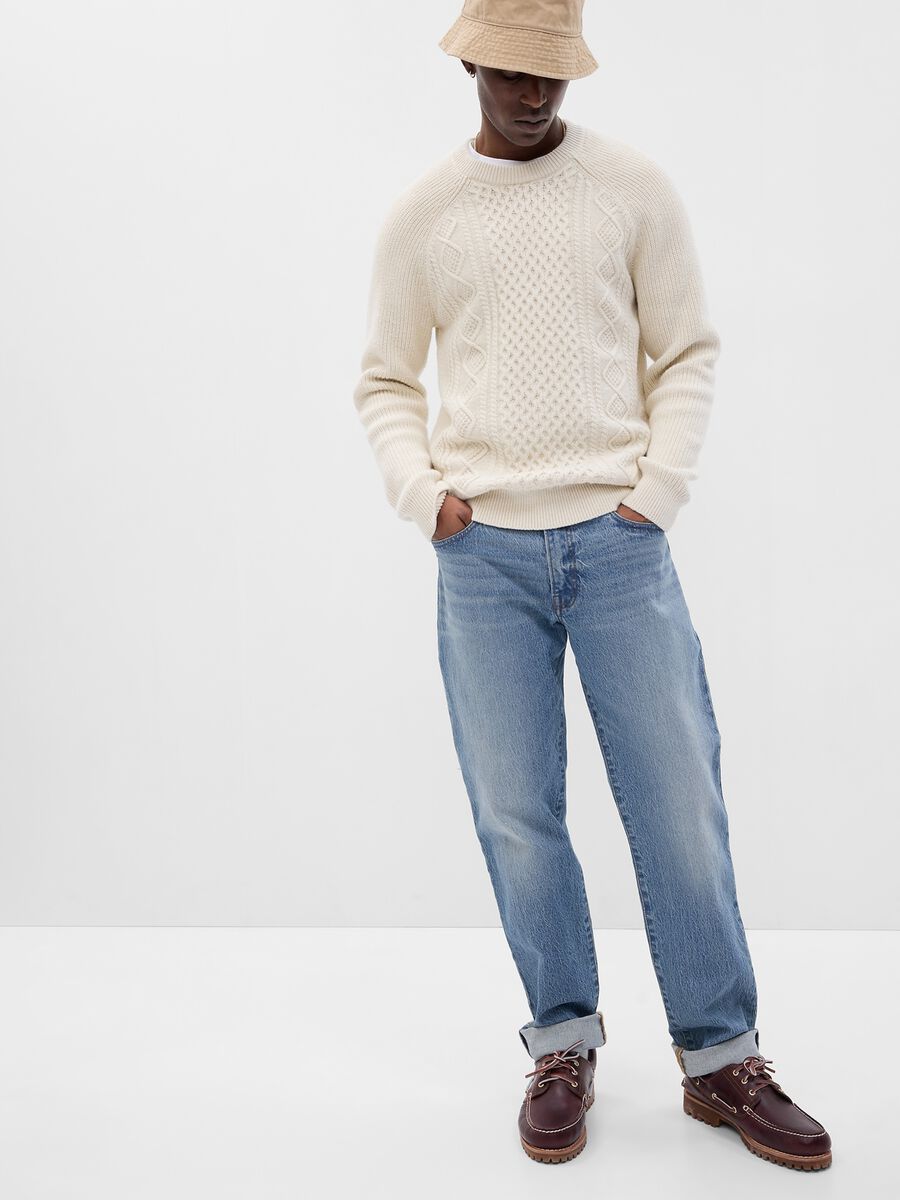 Straight-fit jeans with mid-rise waist_1