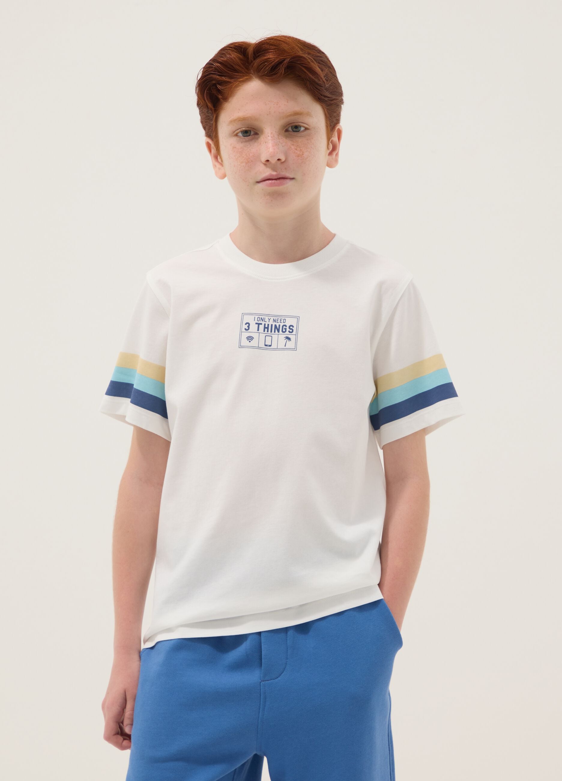 Boys&rsquo; white pure cotton T-shirt with striped sleeves