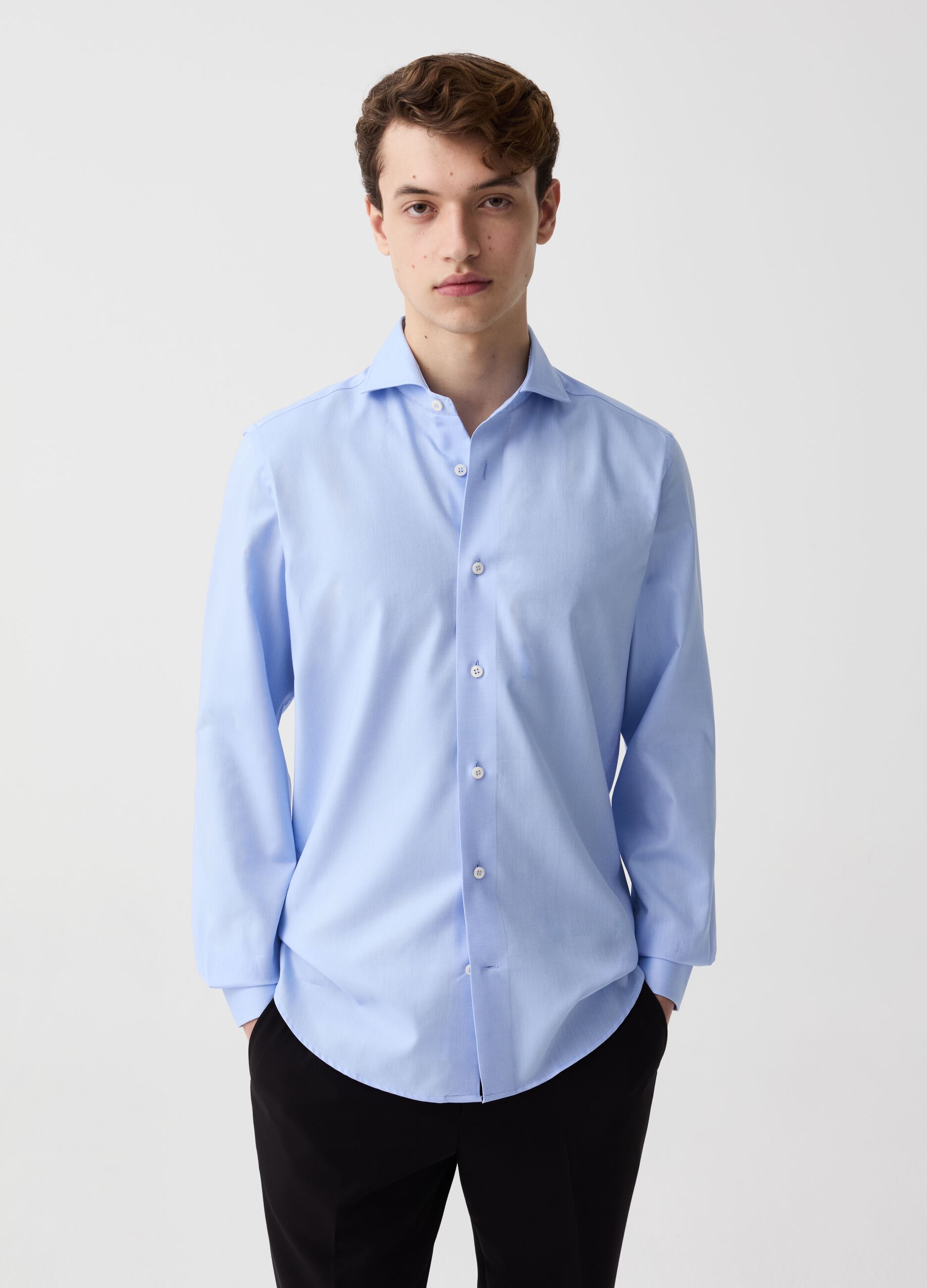 Solid colour cotton slim-fit shirt