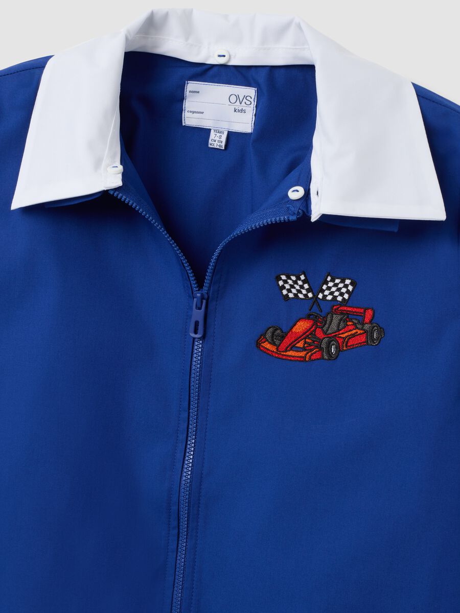 Blue boys&rsquo; school apron with zip and go-kart embroidery_2