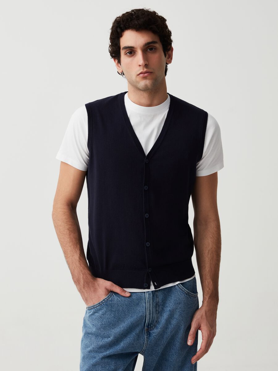 Gilet with V neck and buttons_1