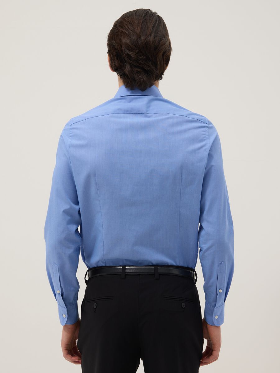 Camicia azzurra in misto cotone slim fit con collo francese_2