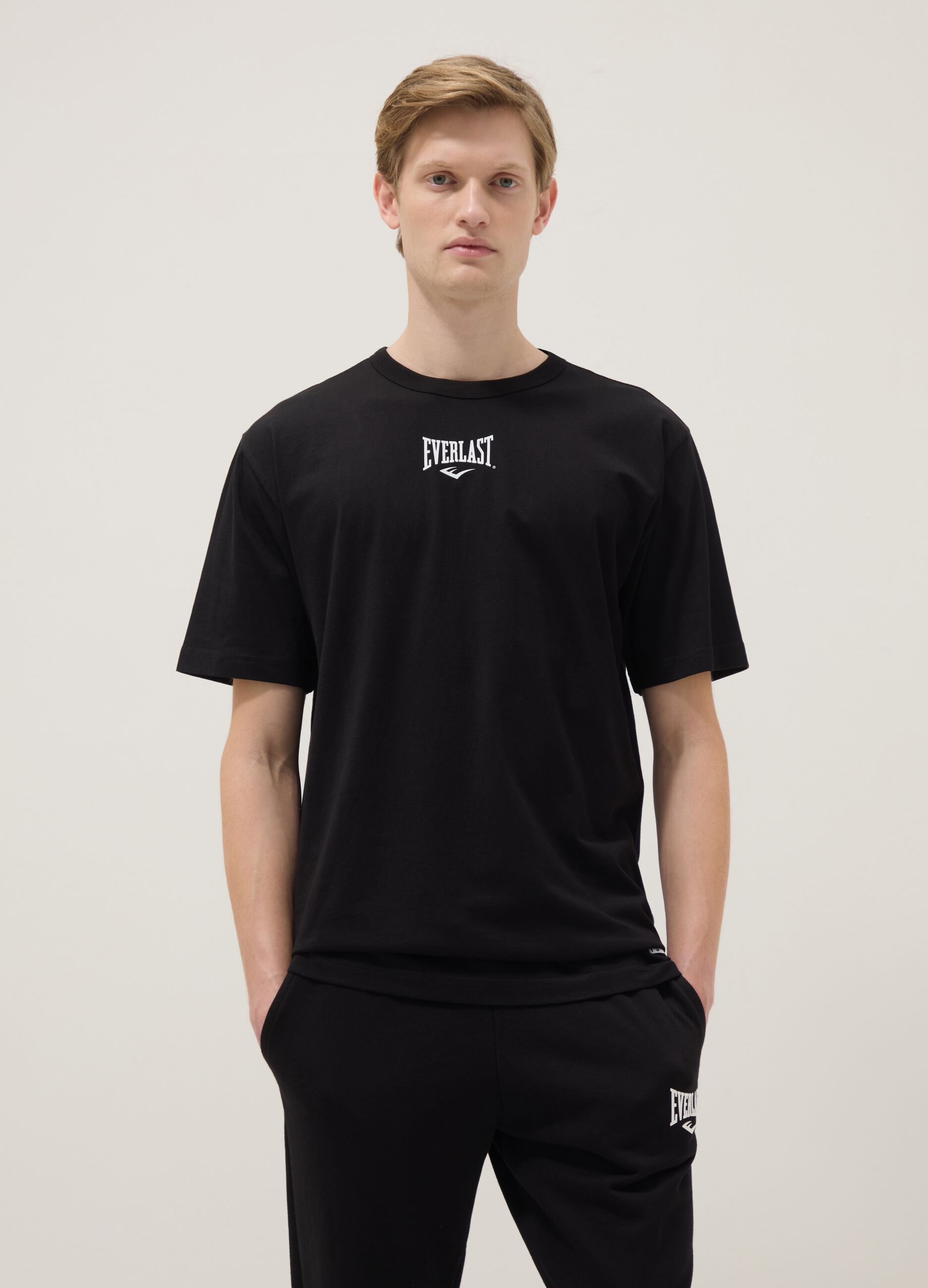 Black regular fit pure cotton t-shirt with Everlast logo