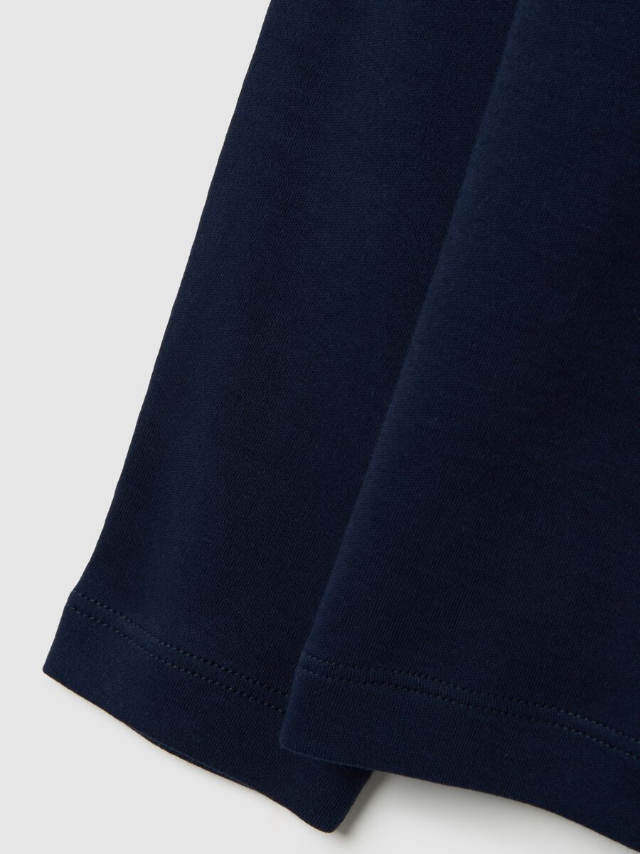 Maglia blu collo alto da bambino in puro cotone regular fit stampa_3