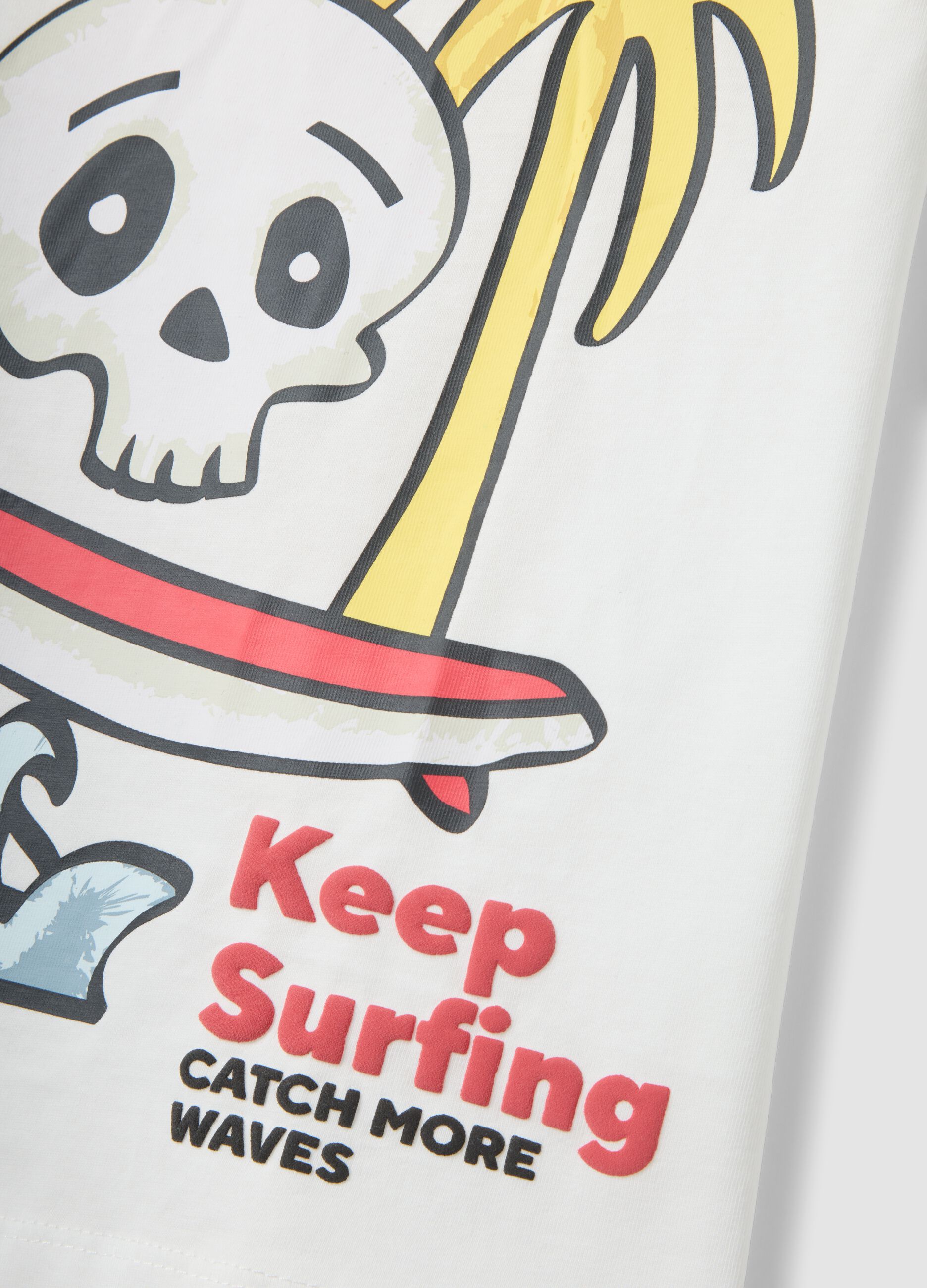 White pure cotton boys&rsquo; T-shirt with surf print, regular fit