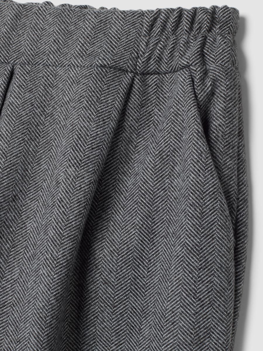 Grey regular-fit trousers with chevron pattern_5