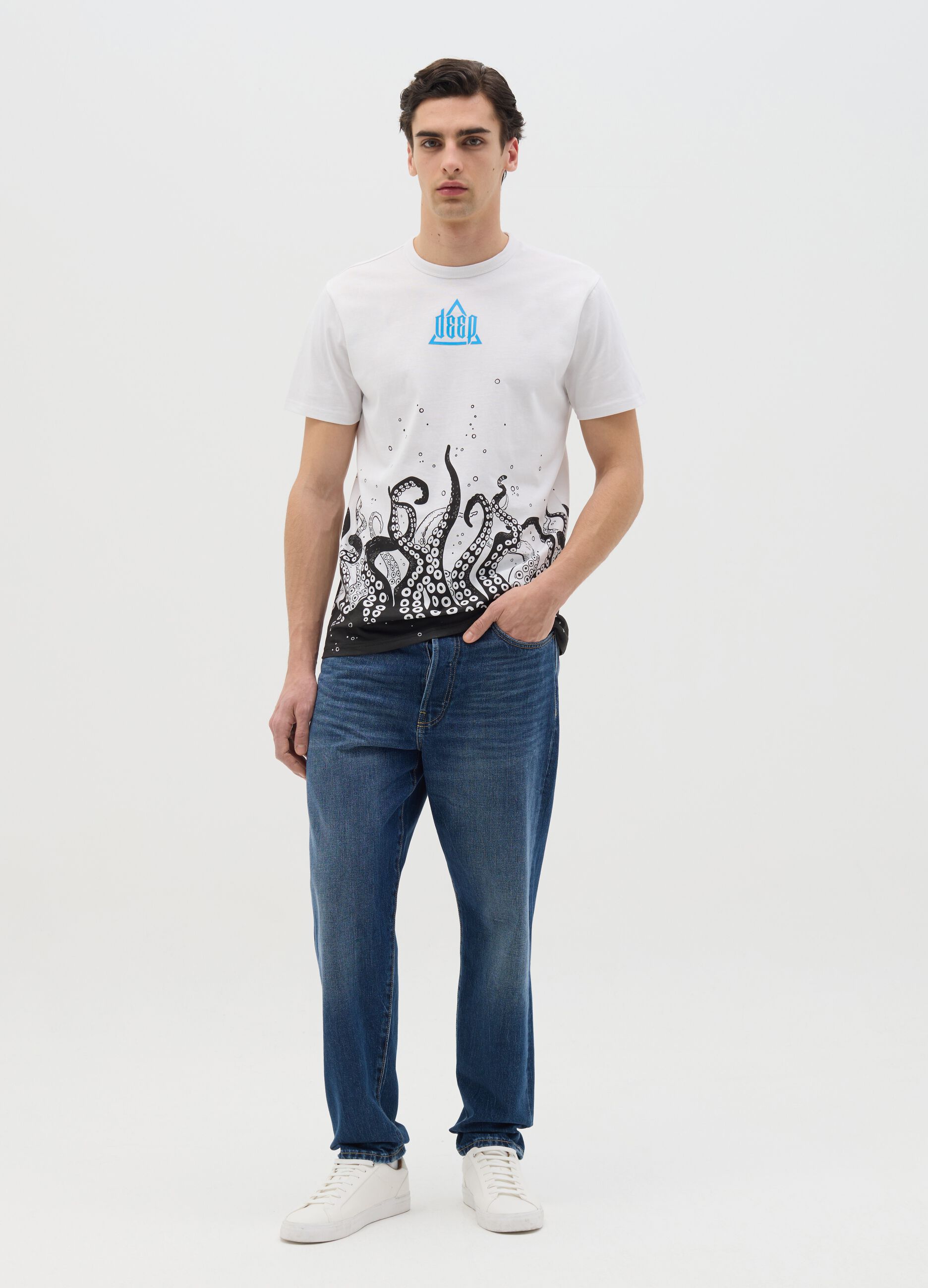White T-shirt with short sleeves and print