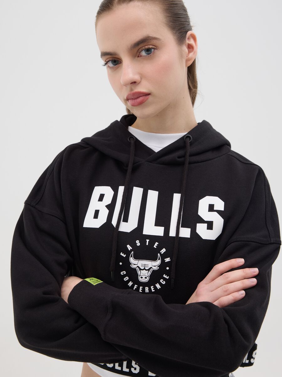 Black NBA Chicago Bulls crop sweatshirt with hood_1