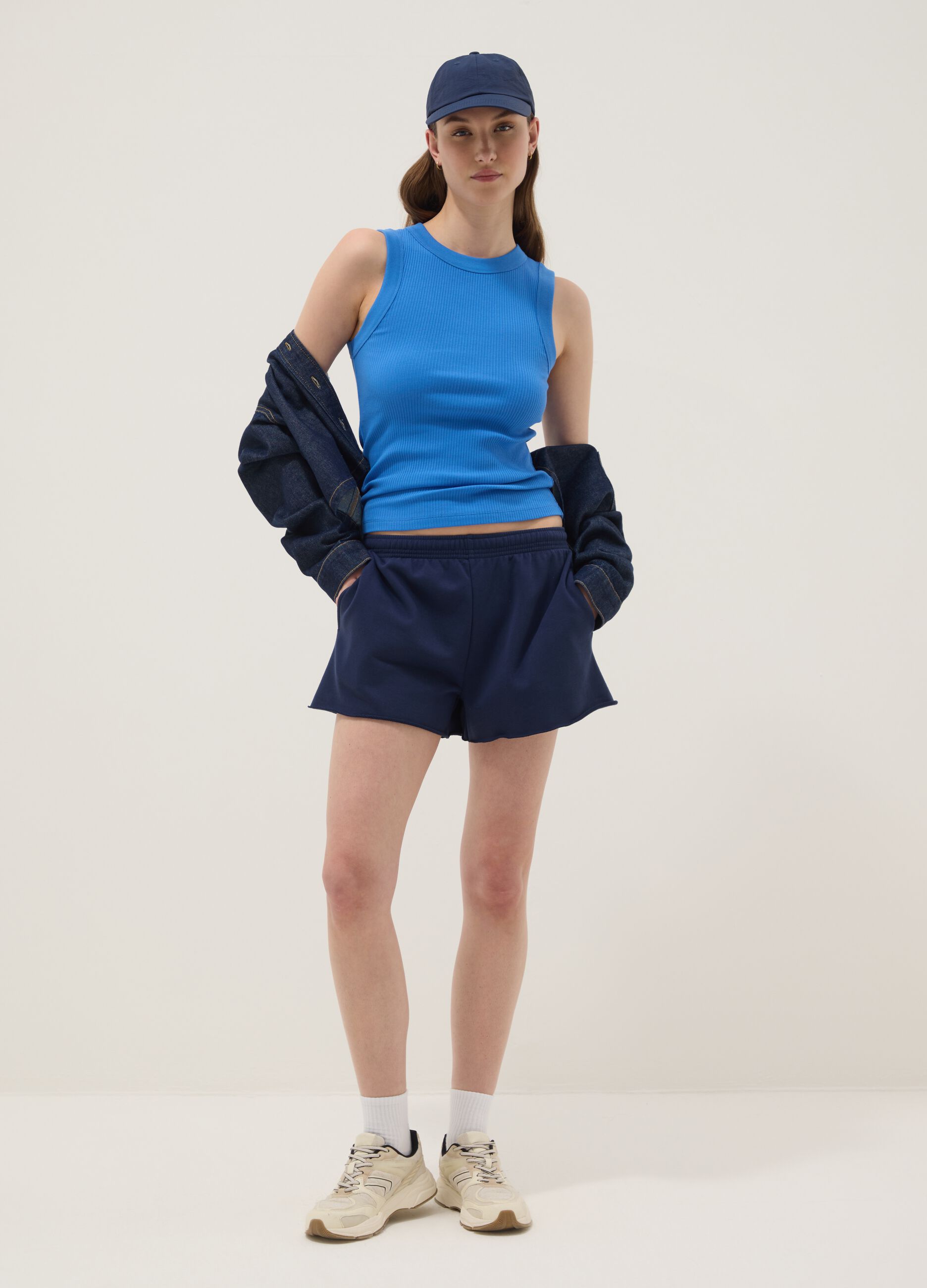 Short blu in misto cotone con vita elasticizzata
