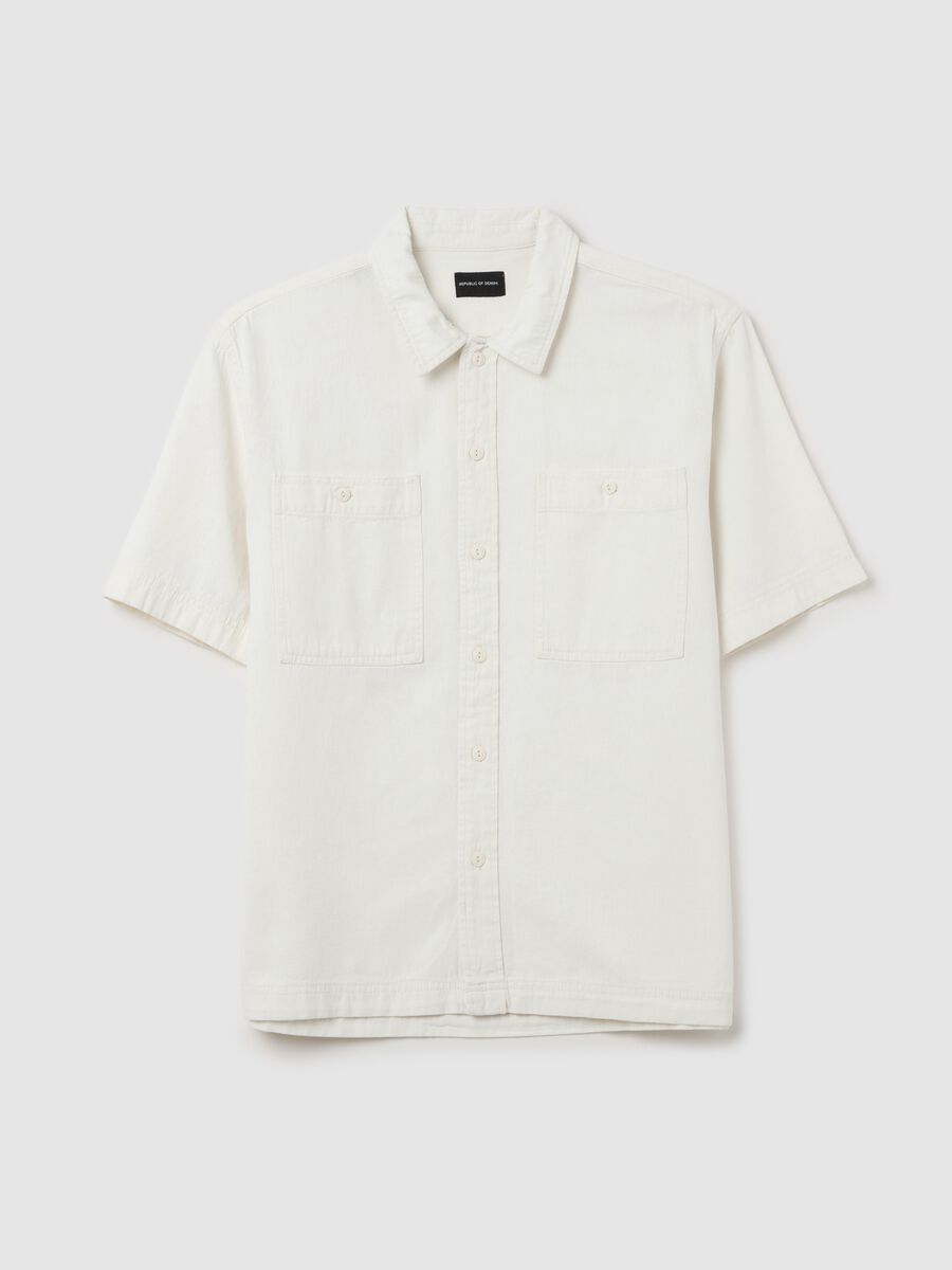 Short-sleeved shirt in denim with pockets_4