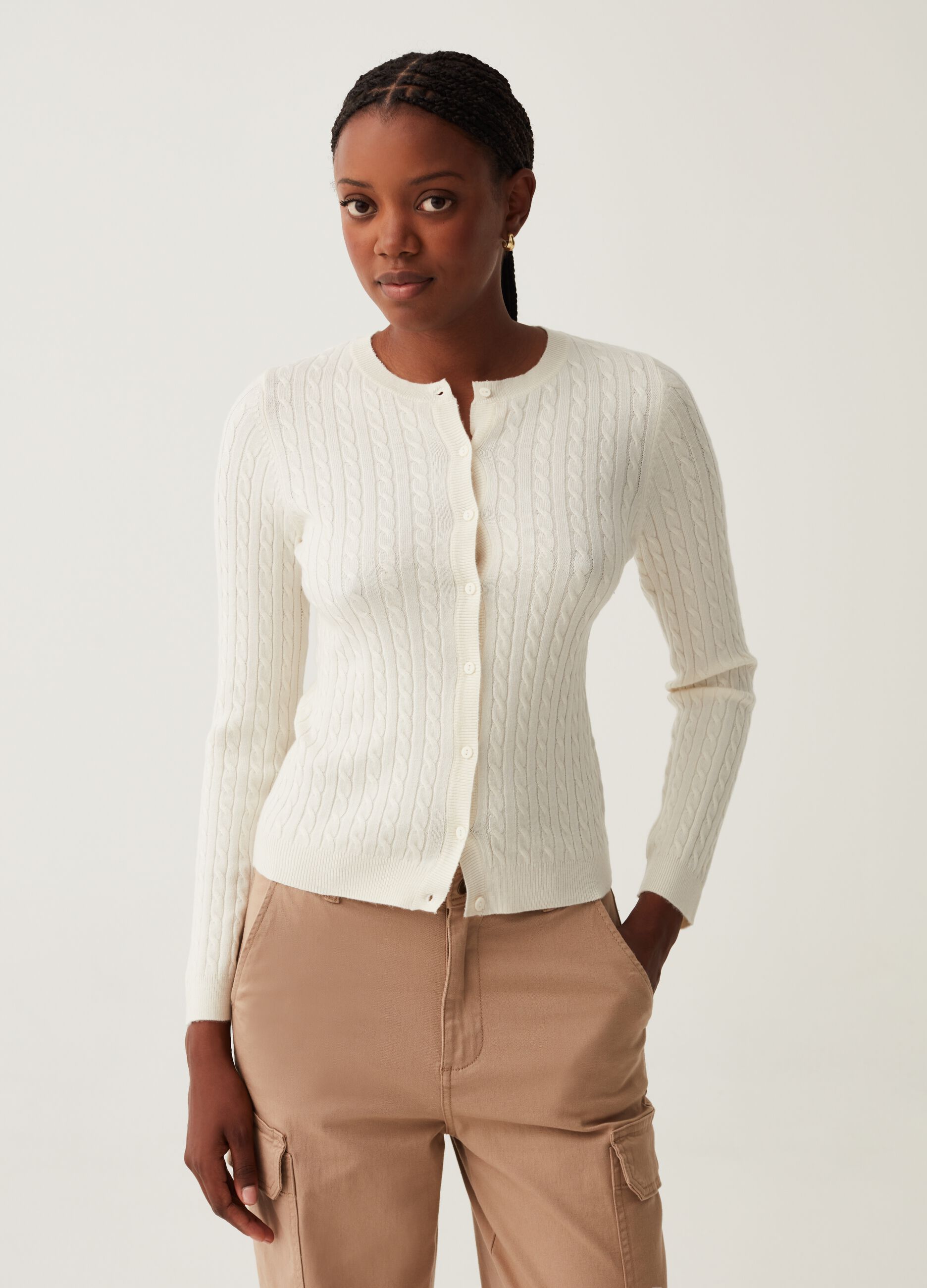 Cardigan con lavorazione a trecce_1