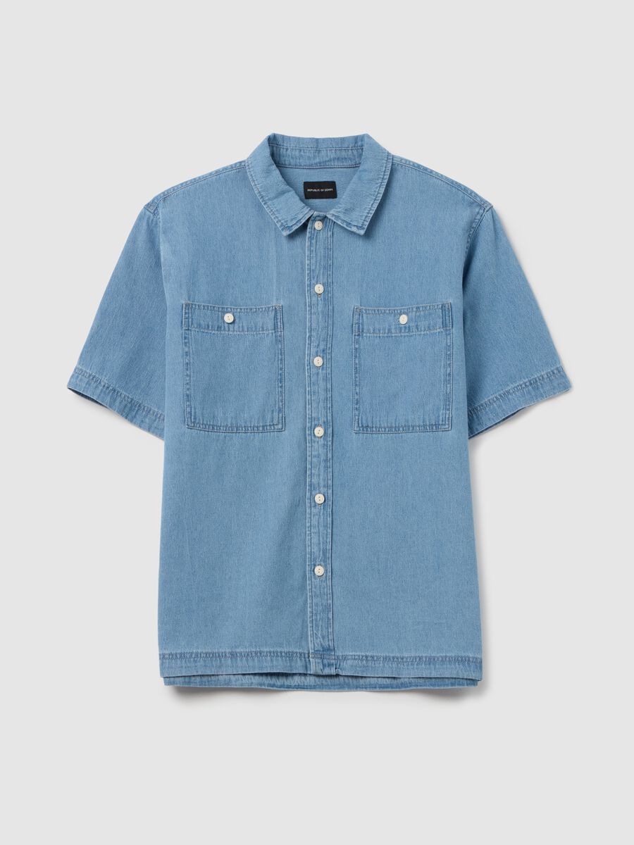 Short-sleeved shirt in denim with pockets_4