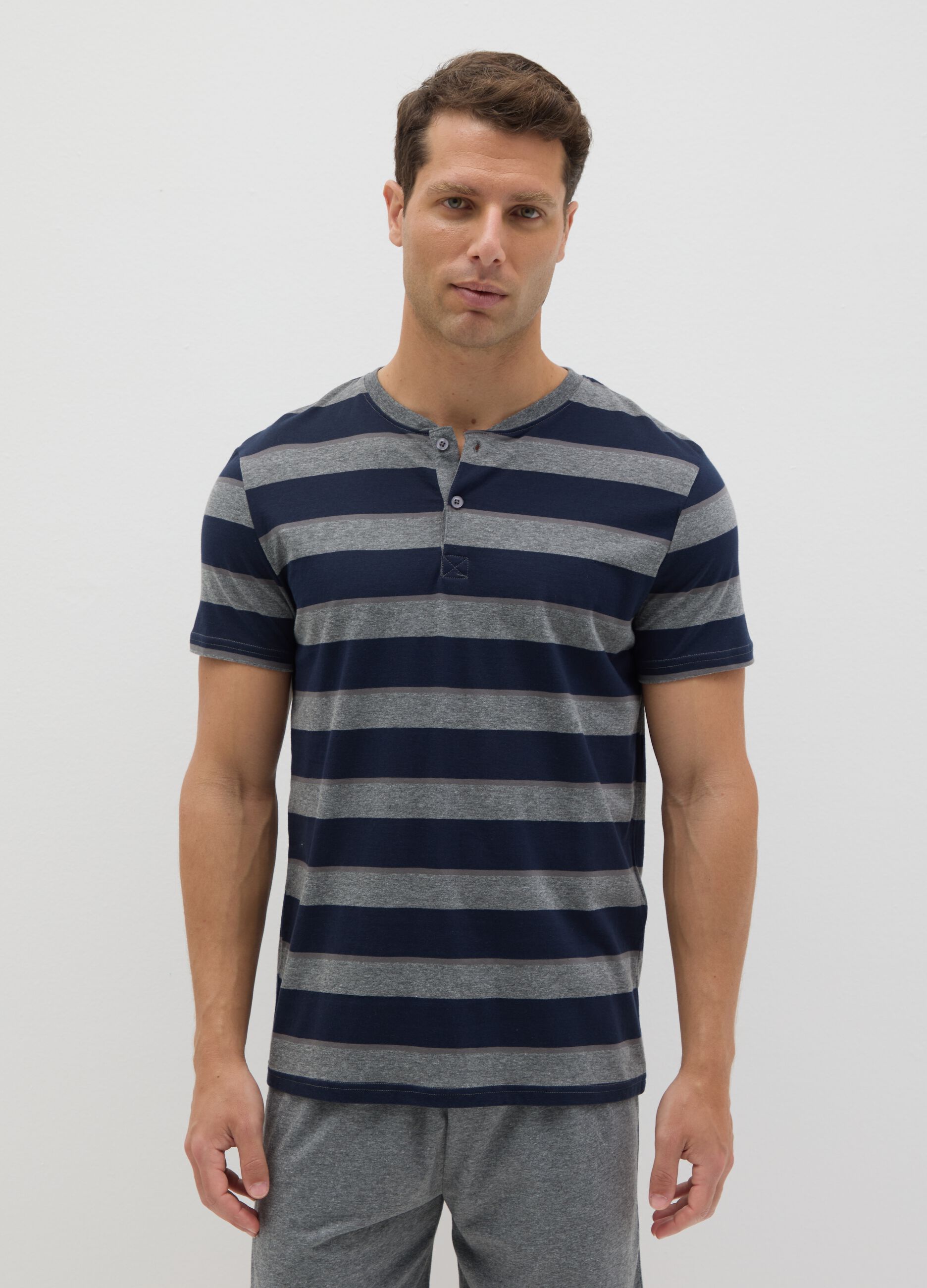 Short blue and grey pyjamas in cotton with striped pattern