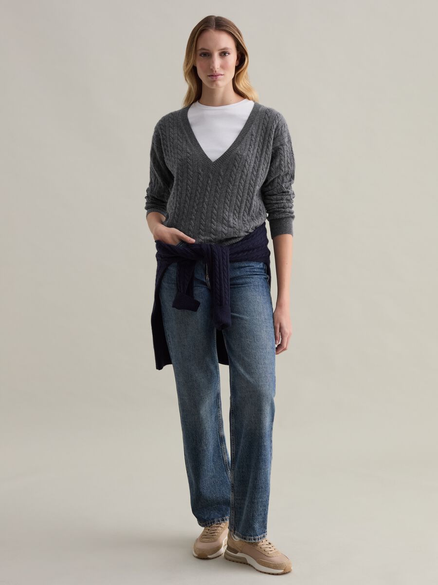Cable-knit cashmere pullover with V neck_1