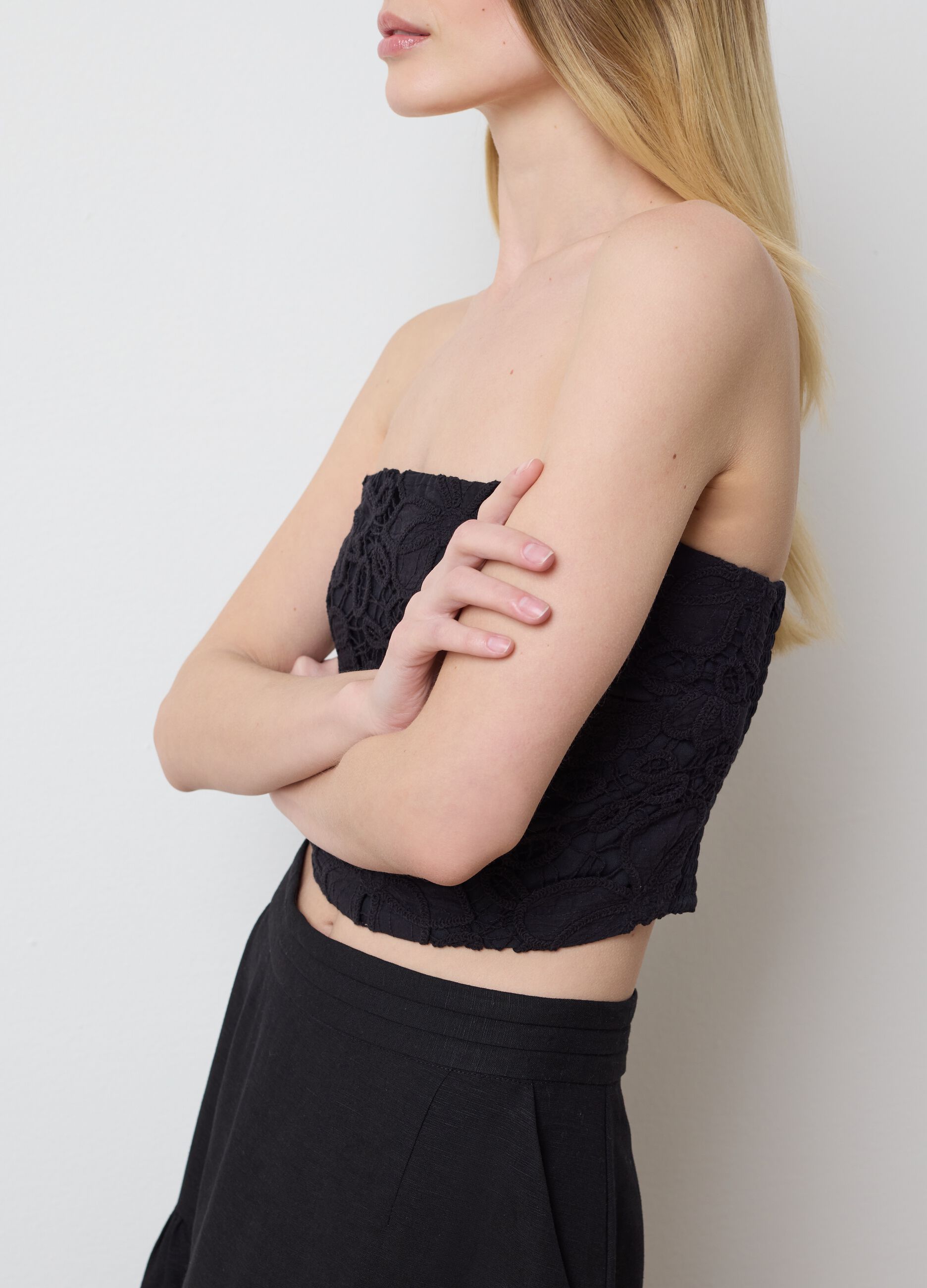 Black bandeau crop top in lace
