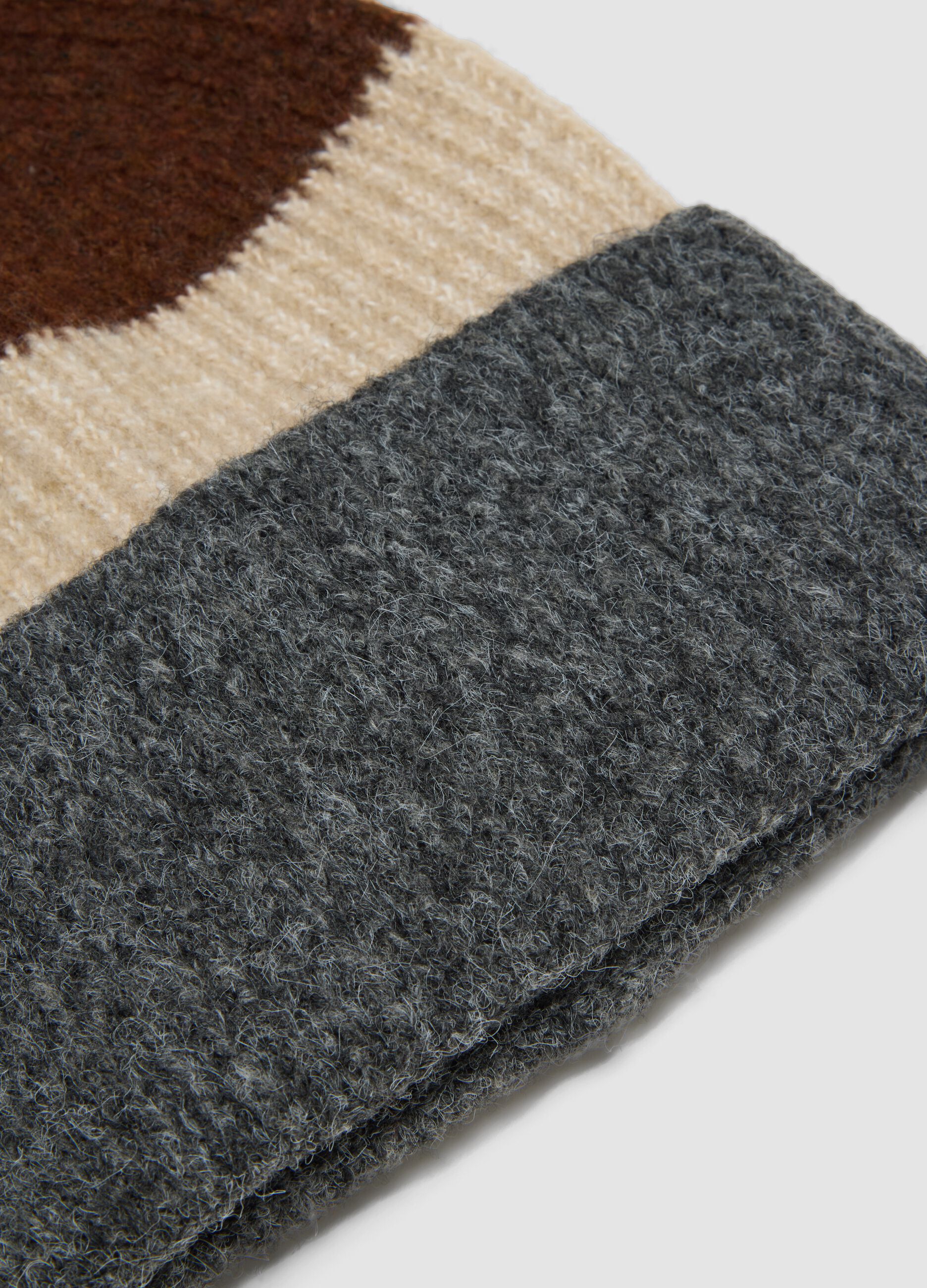Cappello marrone in lana elasticizzata a coste