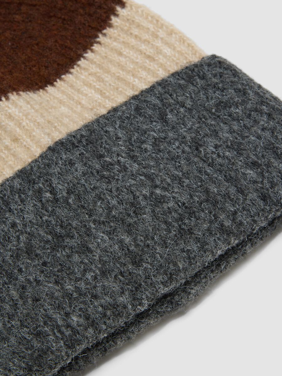Cappello marrone in lana elasticizzata a coste_1