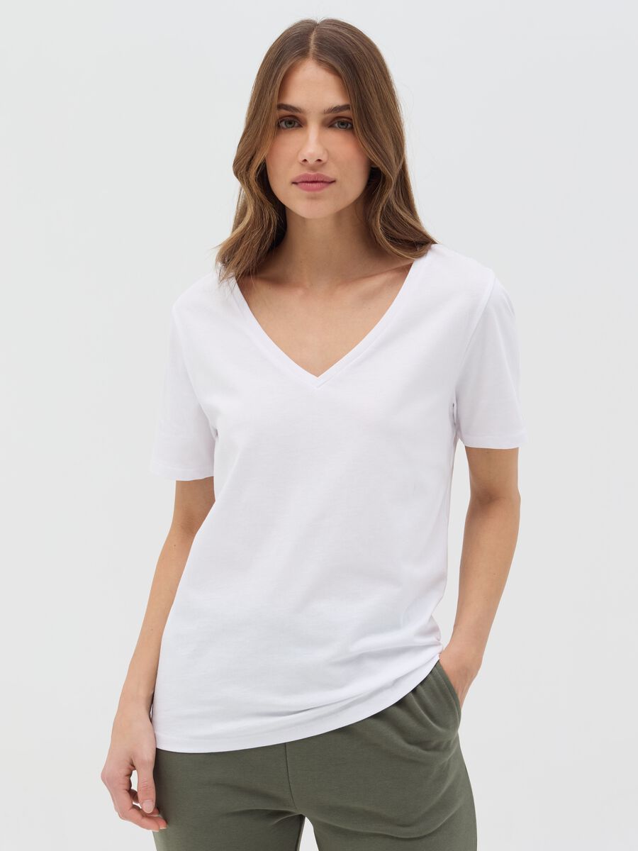 Essential V-neck T-shirt in cotton_0