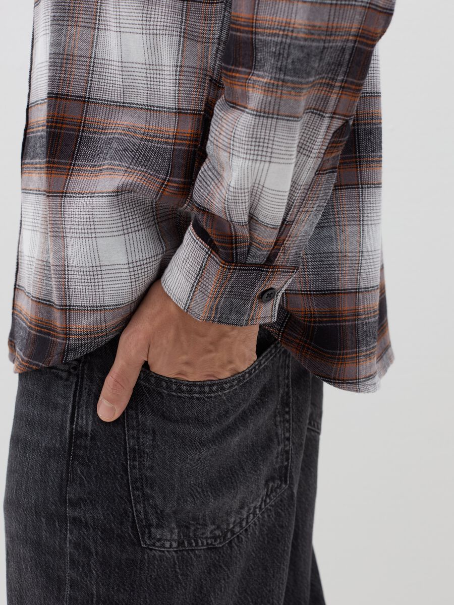 Flannel shirt with check pattern_2
