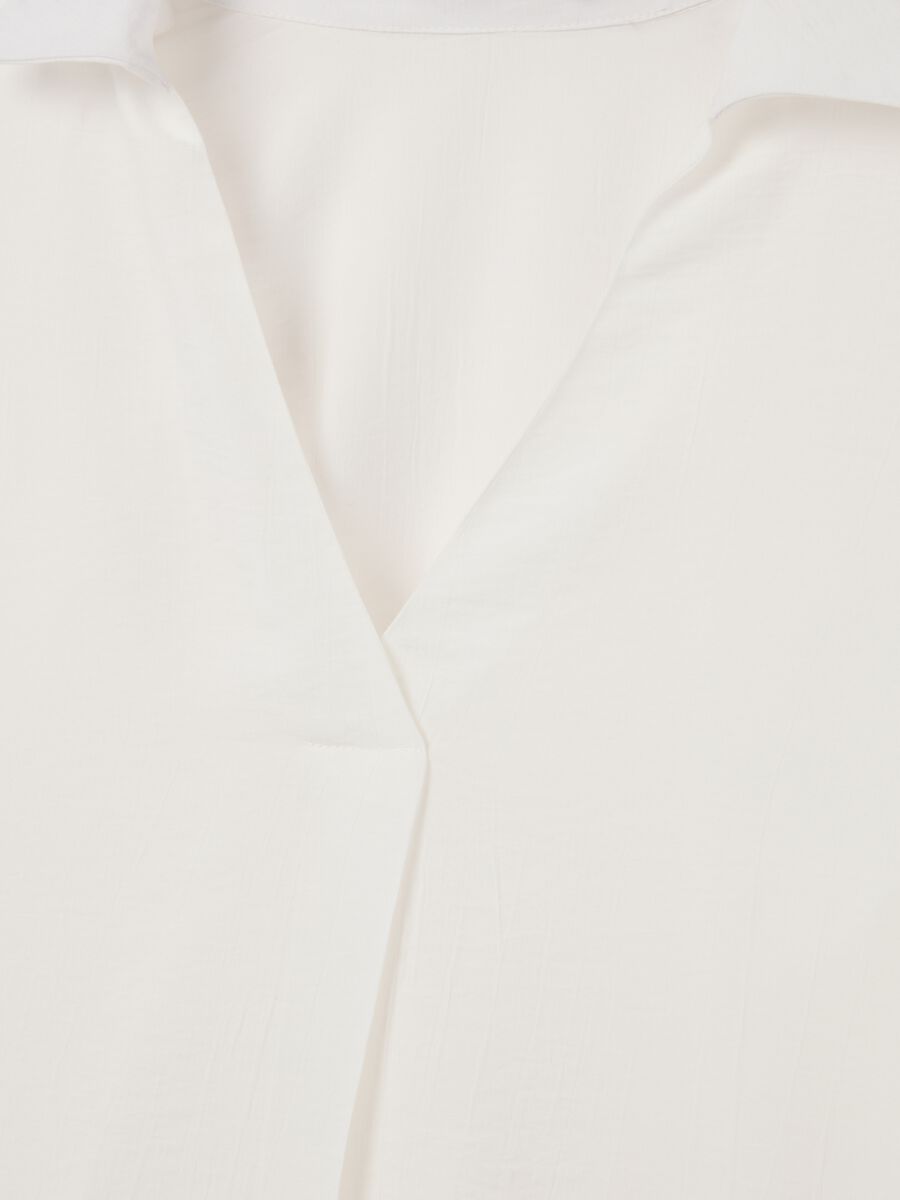 Women's white blend V-neck regular fit shirt_5