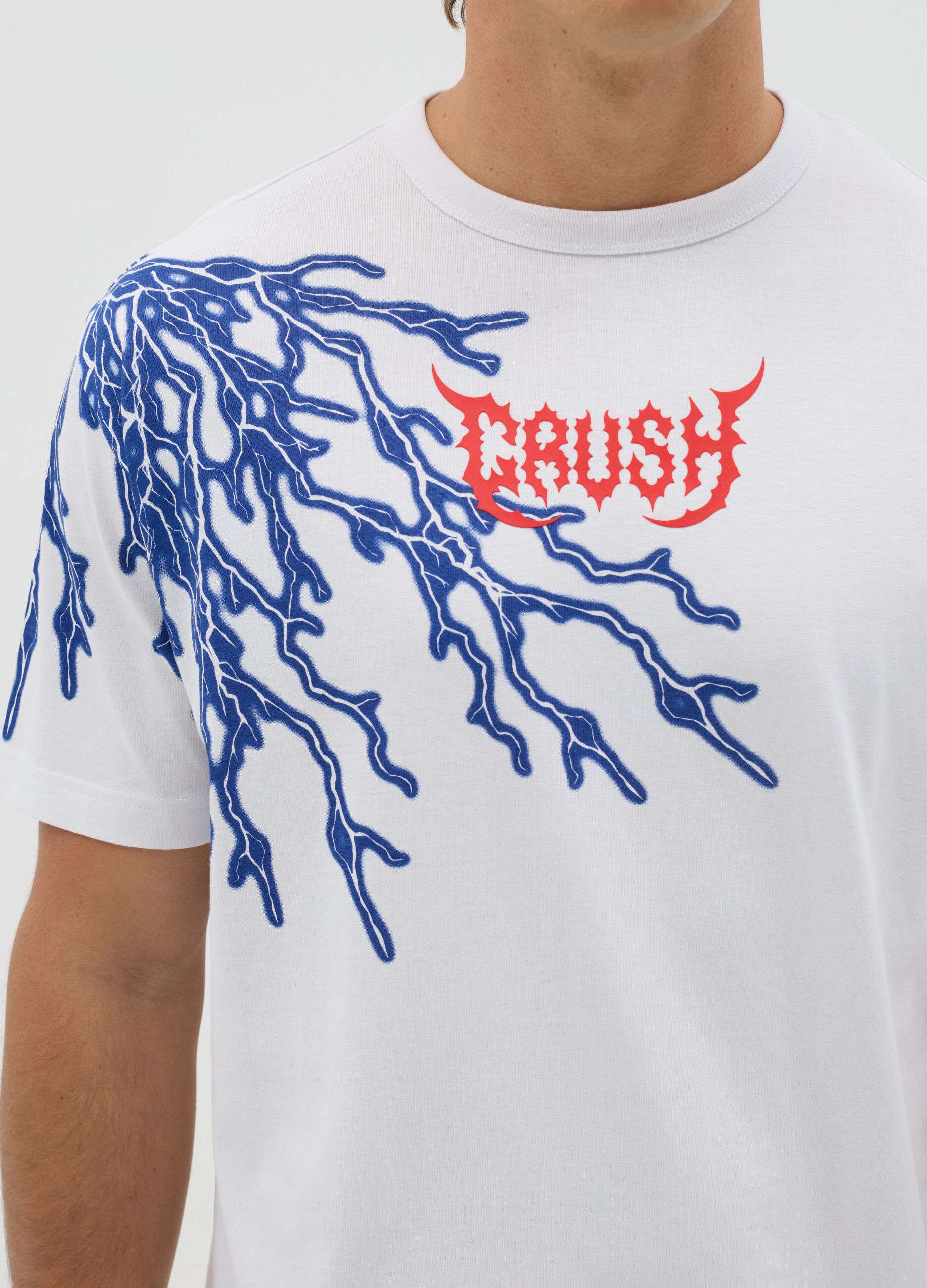 White short-sleeved T-shirt with lightning graphic