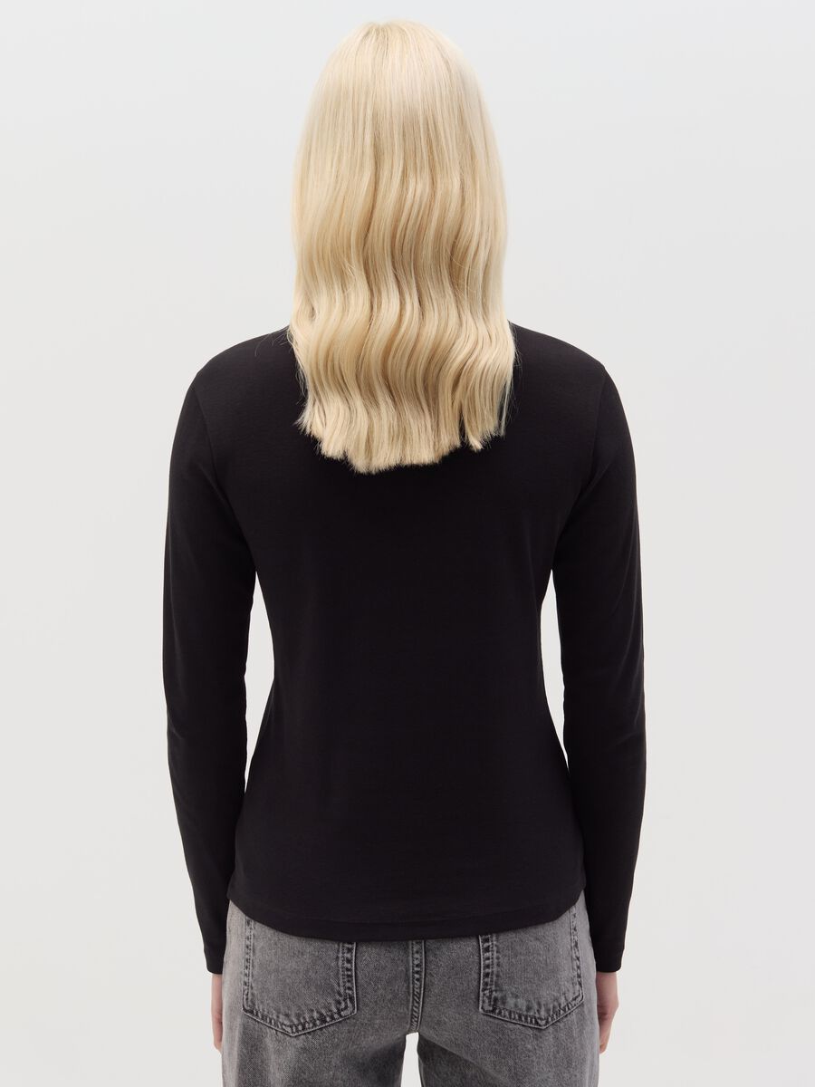 T-shirt with long sleeves and high neck_2