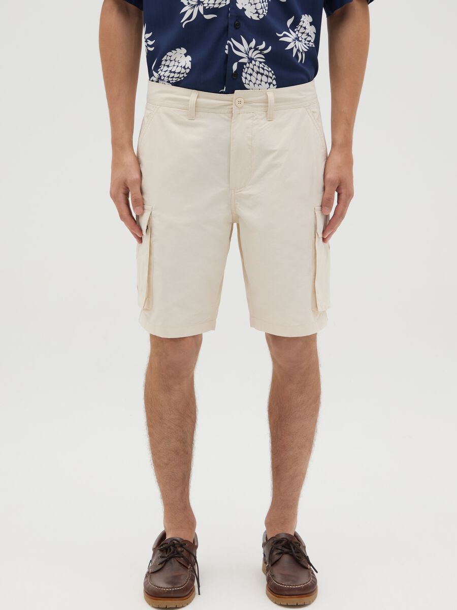 Shorts da uomo in misto cotone beige regular fit_1