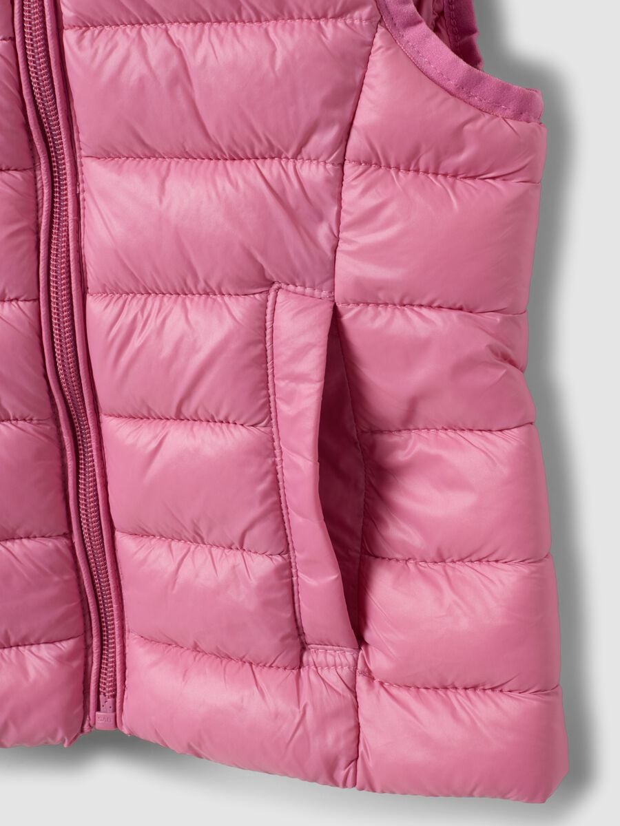 Gilet rosa imbottito con cappuccio e zip per bambina_2