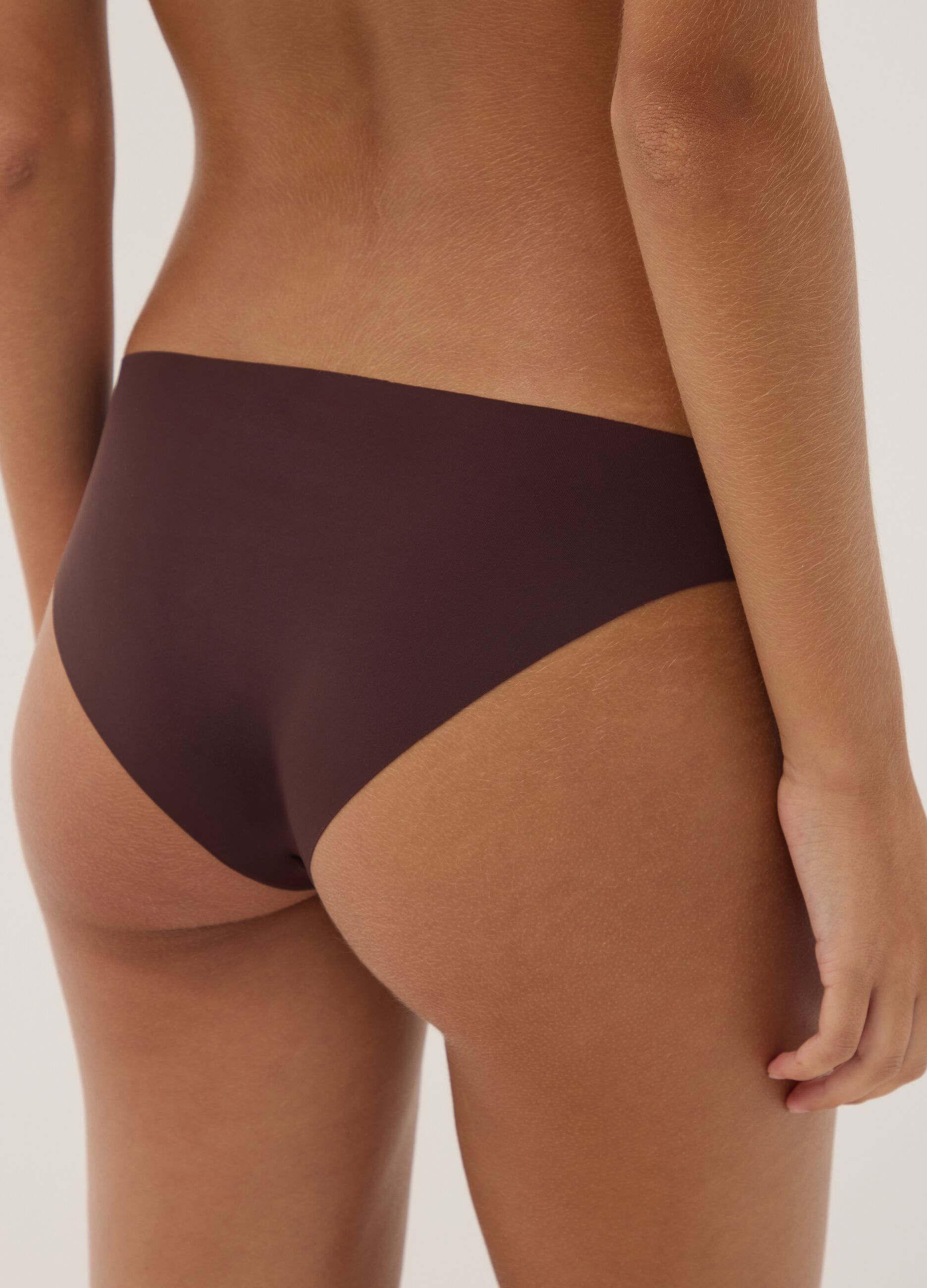 Slip marrone in microfibra elasticizzata
