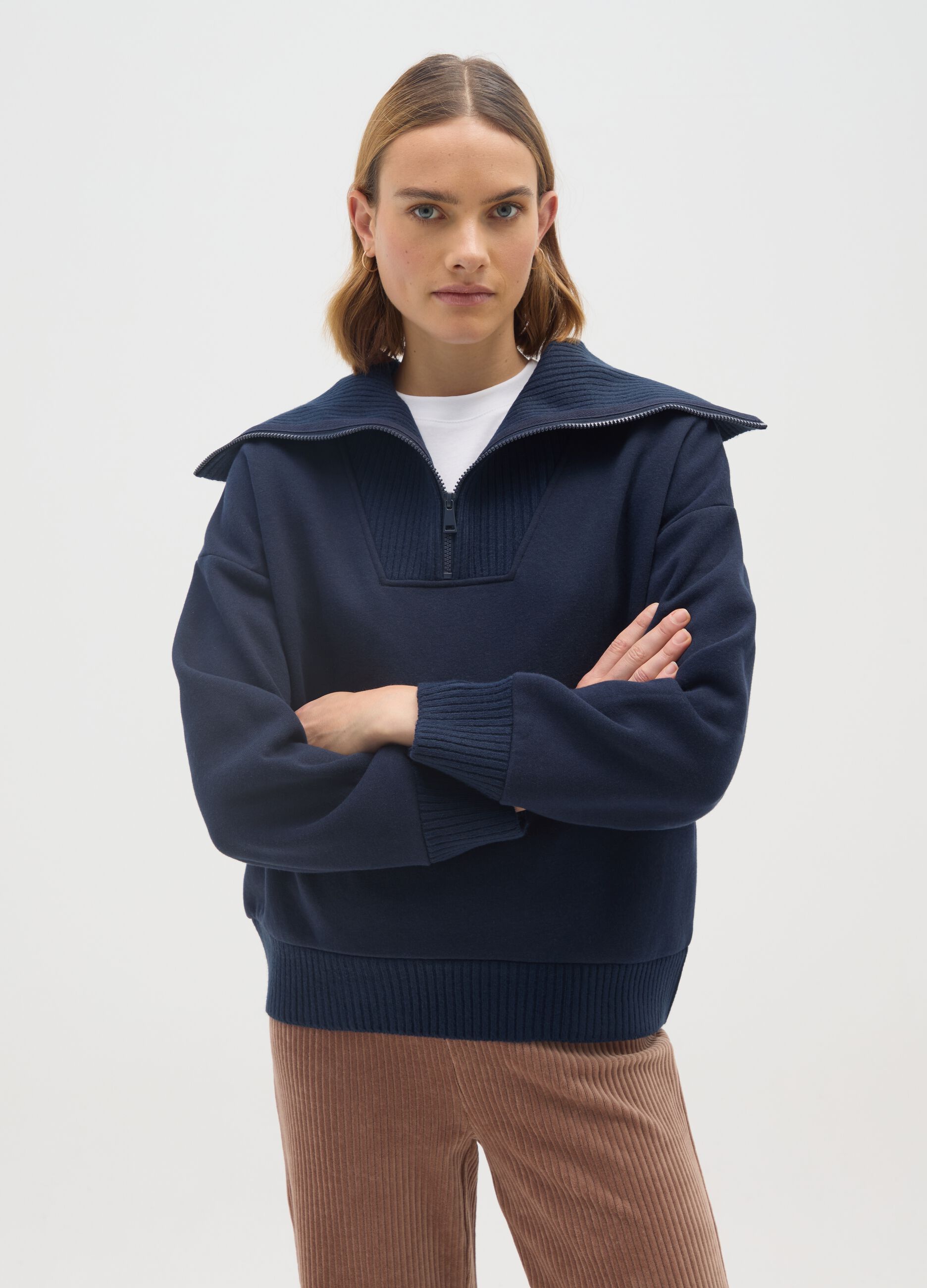 Blue sweatshirt with zipped collar