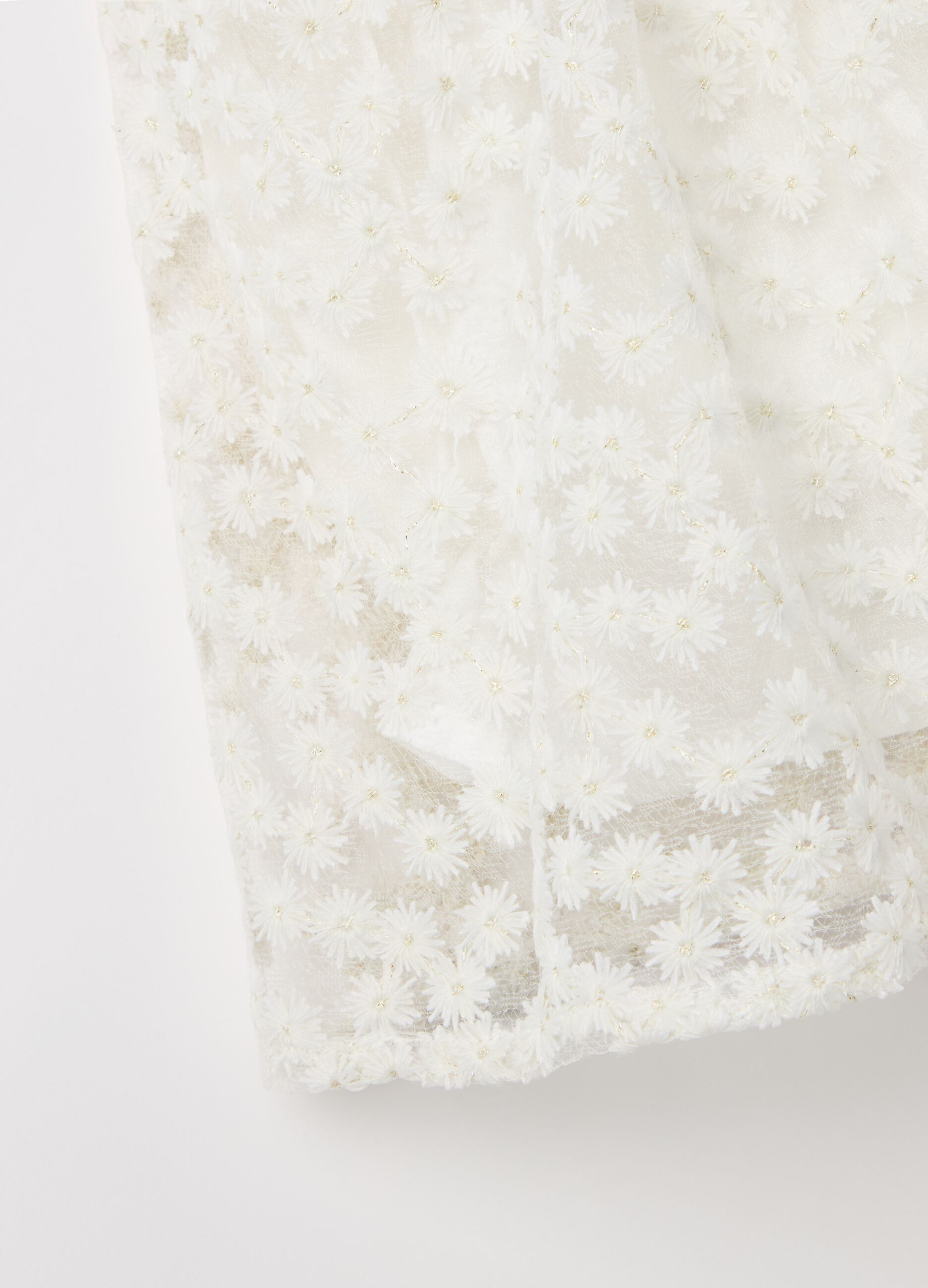 Sleeveless dress with flowers embroidery