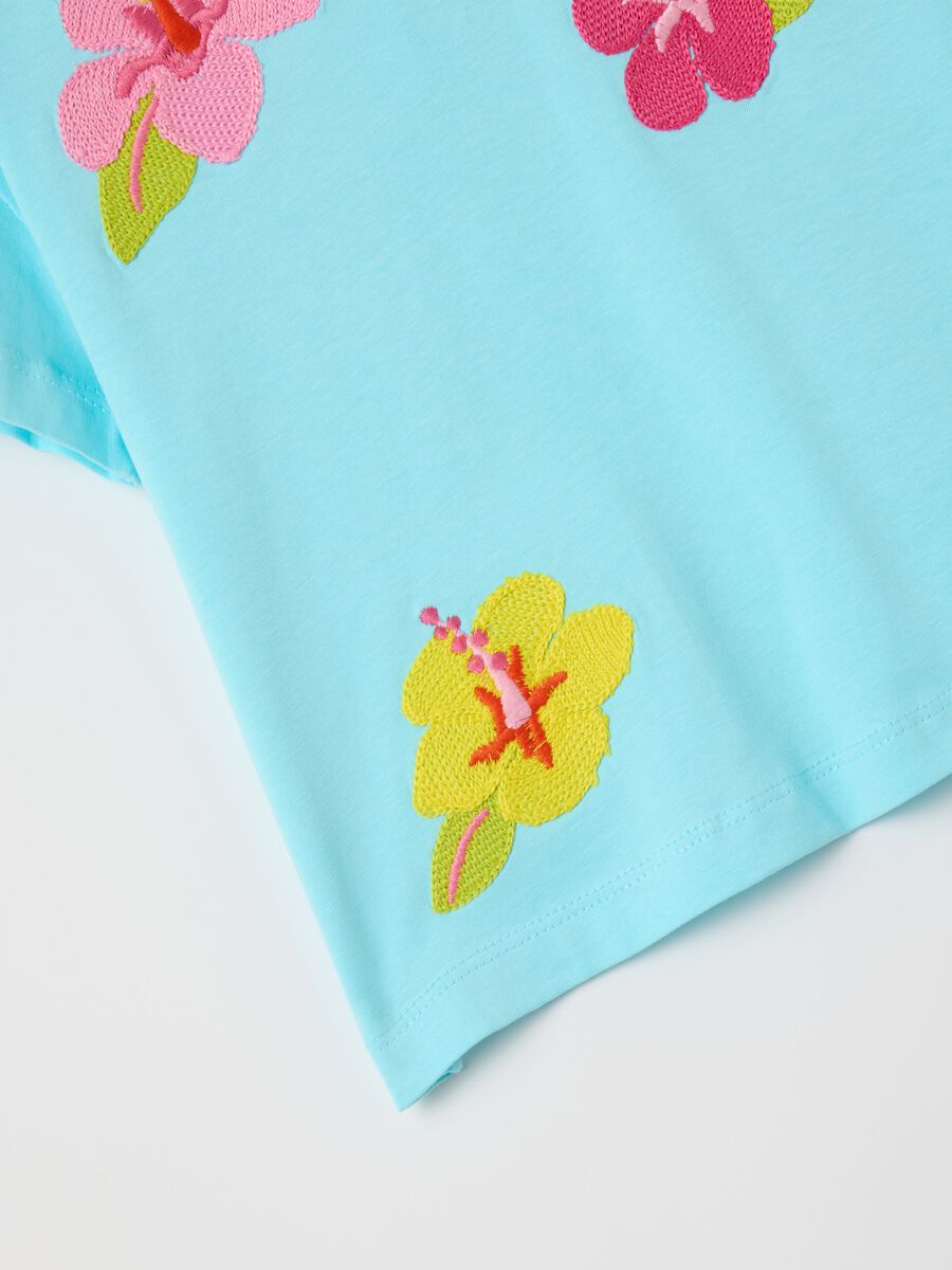 Boxy fit light blue T-shirt with embroidered flowers_2