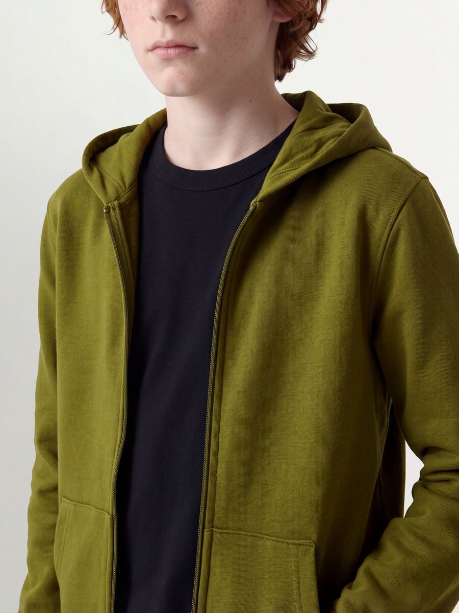 Felpa verde con cappuccio in puro cotone organico regular fit per ragazzo_2
