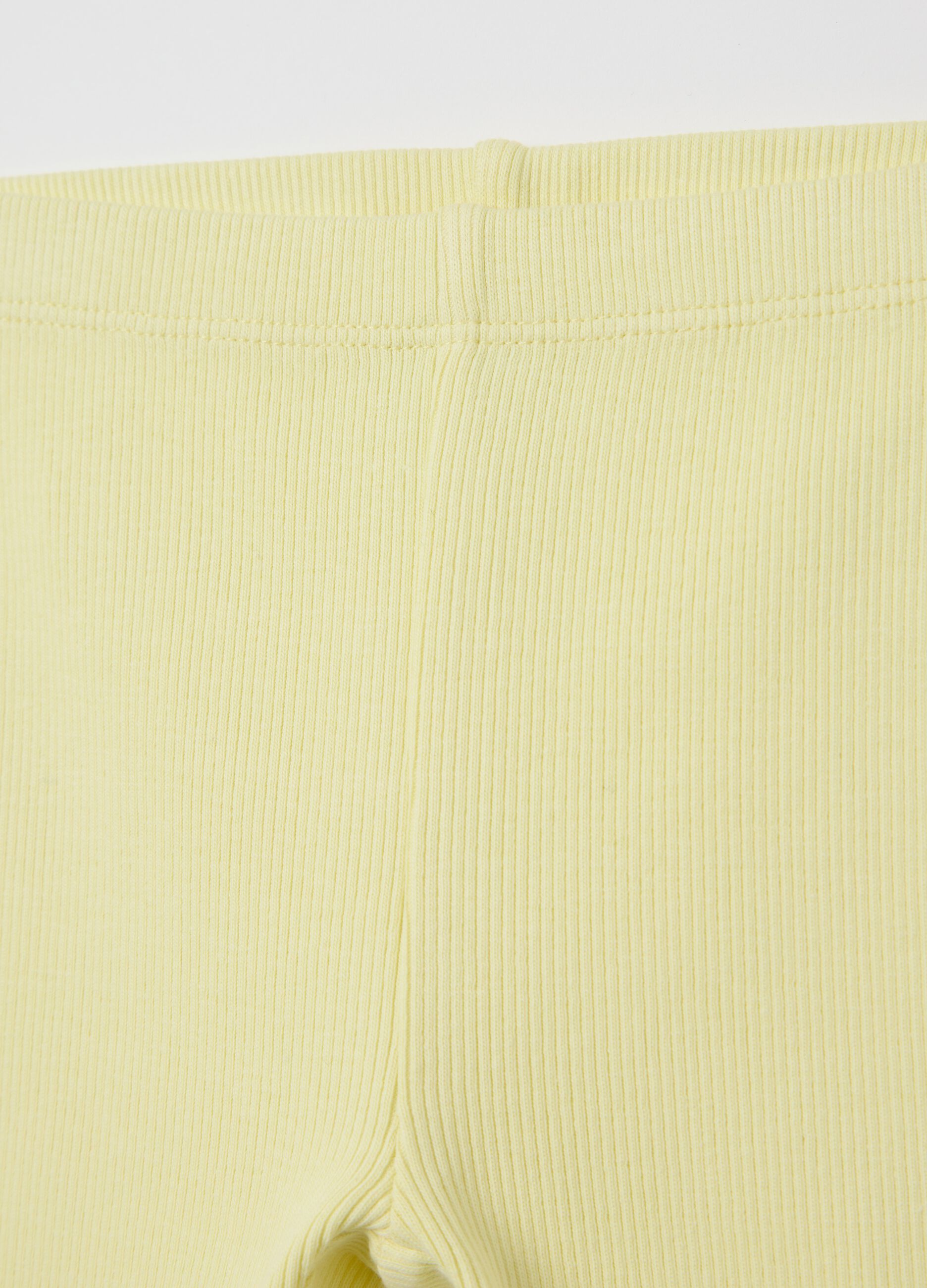 Ribbed yellow shorts with wavy hem