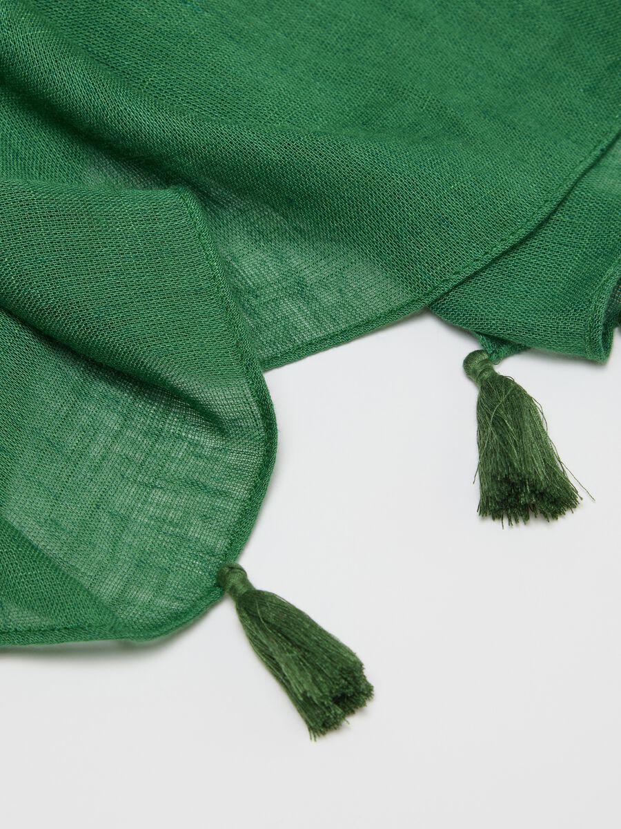 Green scarf with tassels_2