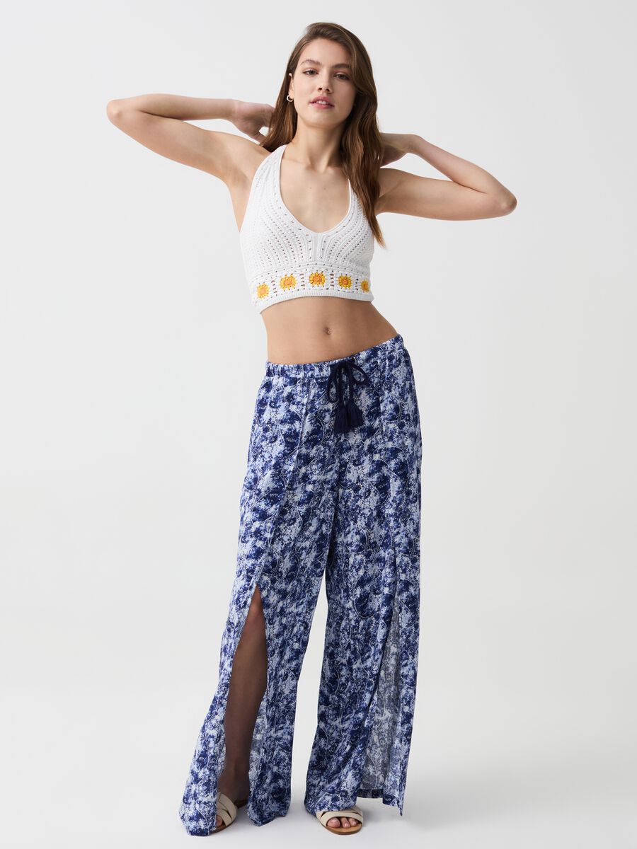 Crochet crop top with flowers embroidery_1
