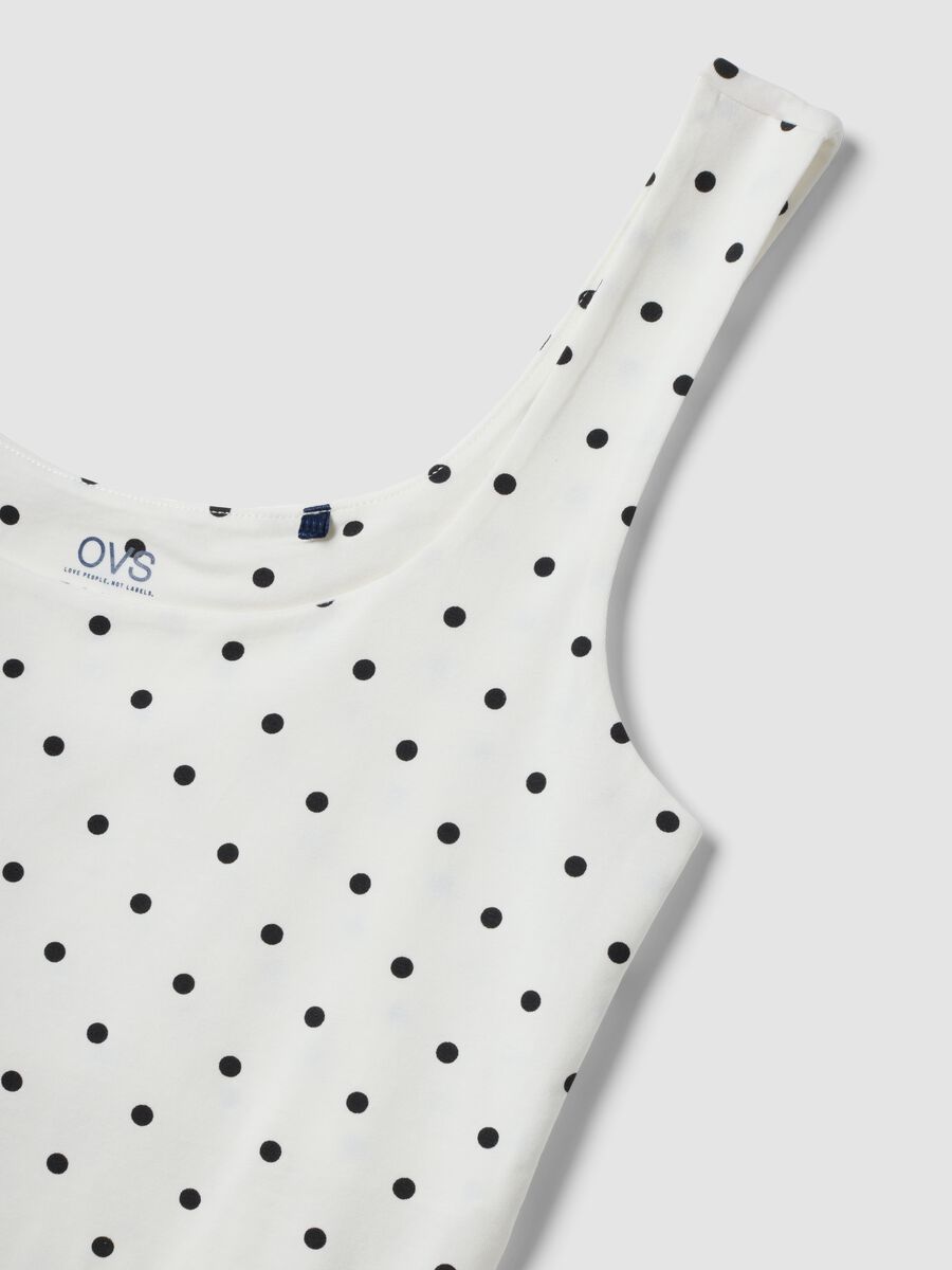 Top bianco fitted in cotone elasticizzato a pois_6