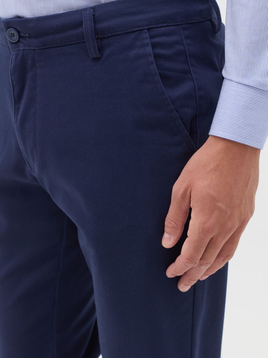 Regular-fit chino trousers_3