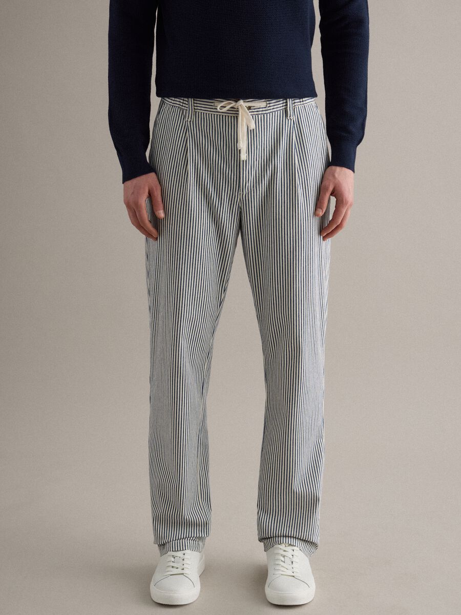 Pantaloni in cotone elasticizzato a righe multicolor regular fit_1