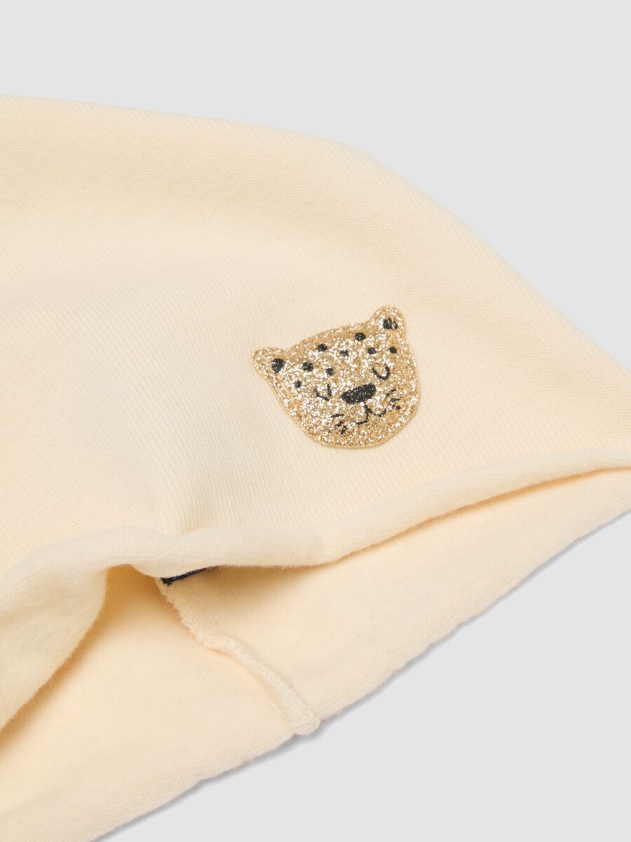 Beige stretch cotton girls&rsquo; hat with leopard detail_2