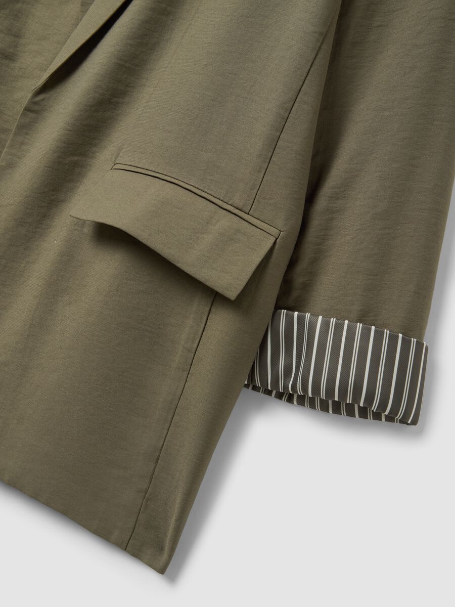 Blazer in misto viscosa verde regular fit con polsini a righe_5
