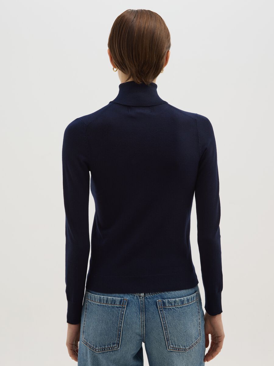 Maglione a coste blu con collo alto regular fit_2