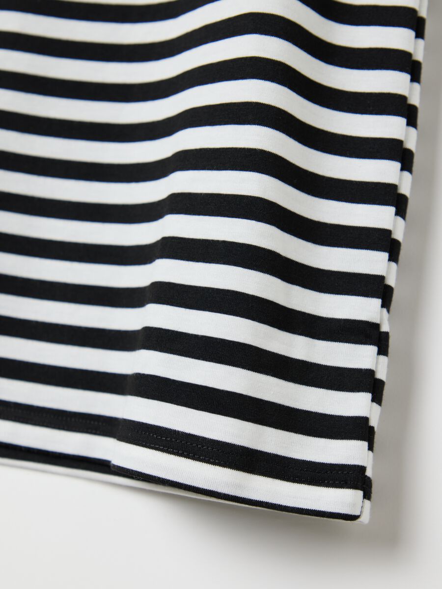 White and black striped boxy-fit T-shirt with shoulder straps_5