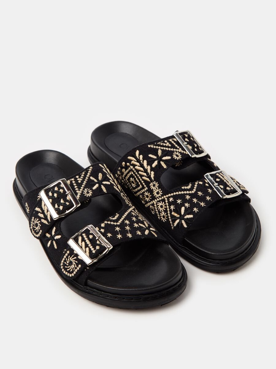 Sandals with double band and embroidery_1