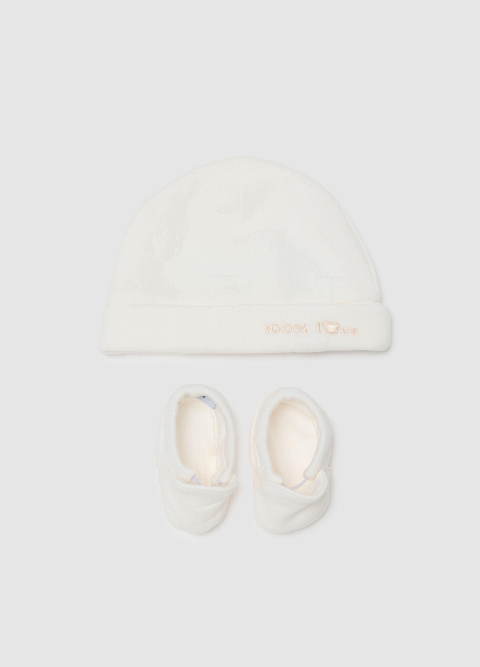 Cappellino e scarpine per neonato in cotone bianco