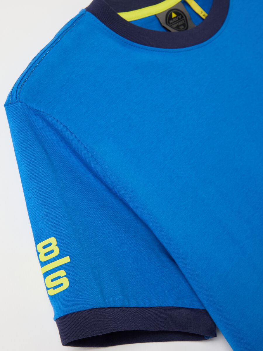 Blue T-shirt with pocket and contrasting details_5
