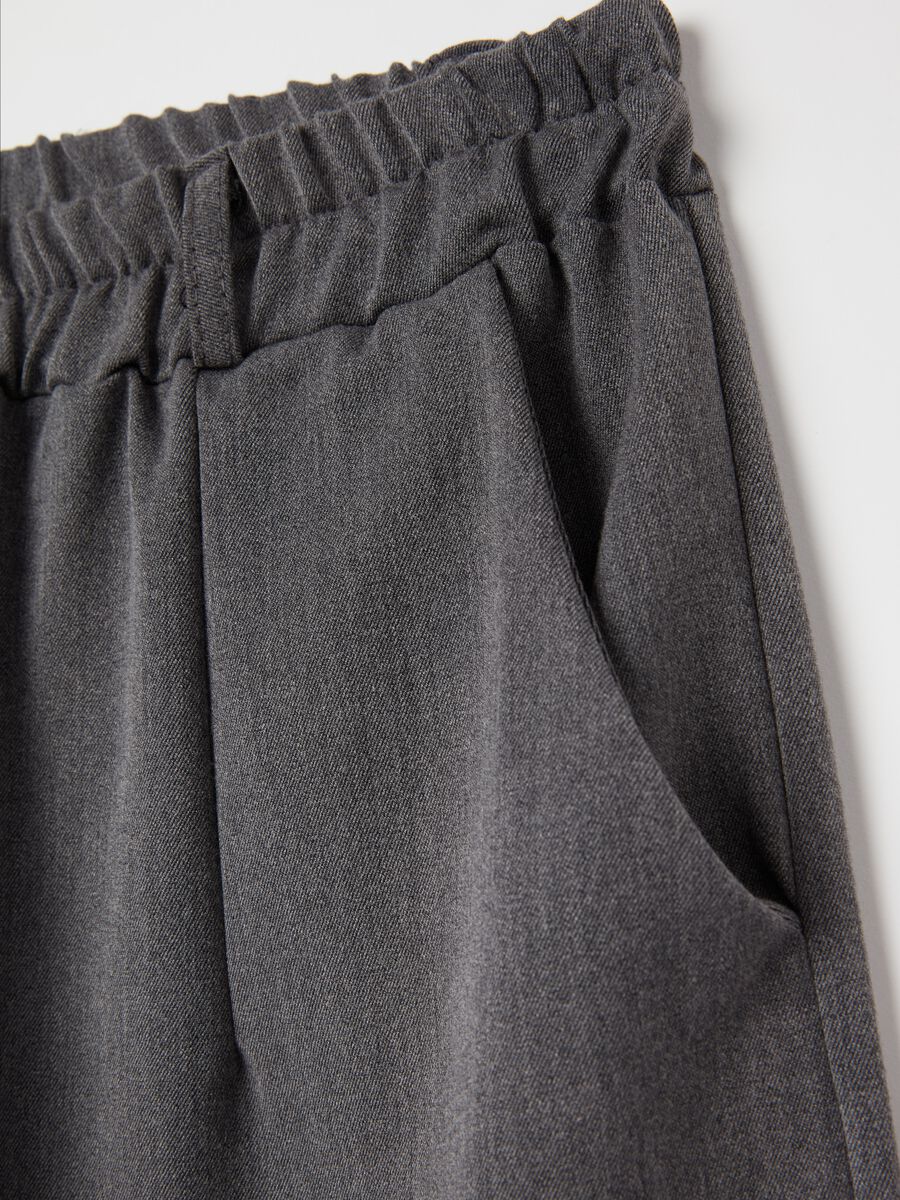 Cropped cigarette trousers with inverted pleats_5
